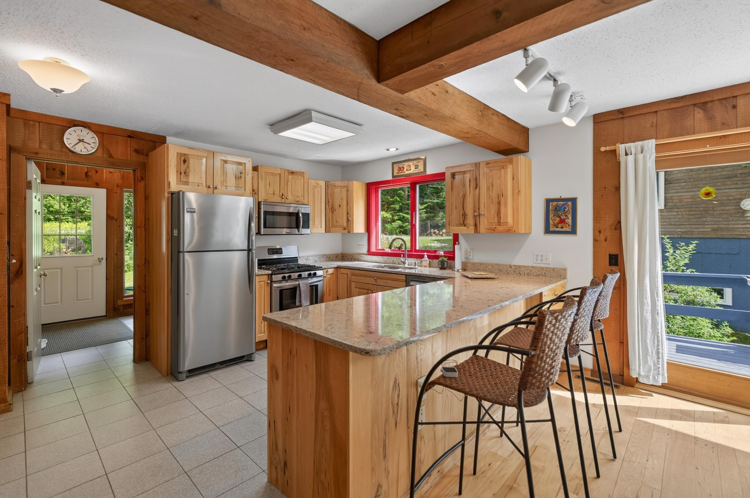 7 Tapping Tree Lane Property Photo 6