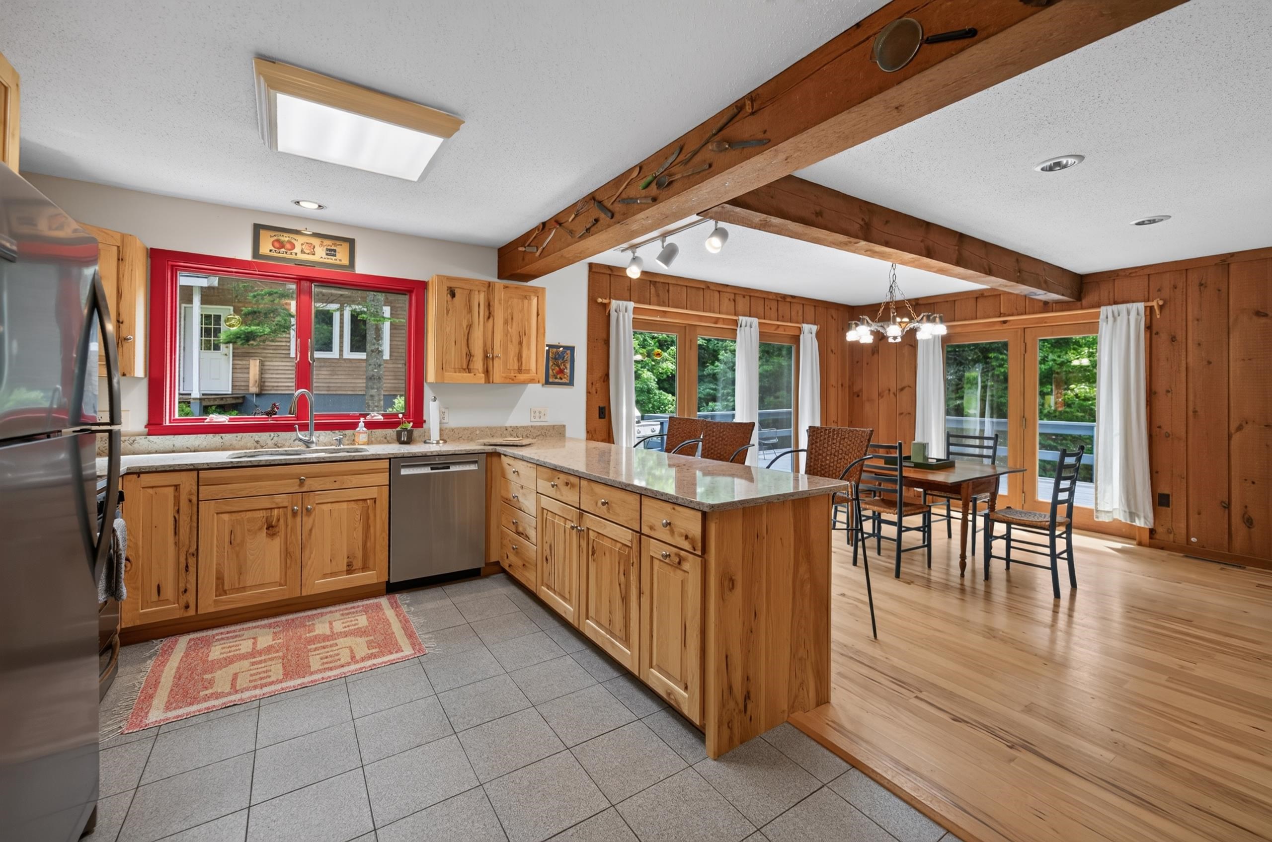 7 Tapping Tree Lane Property Photo 8