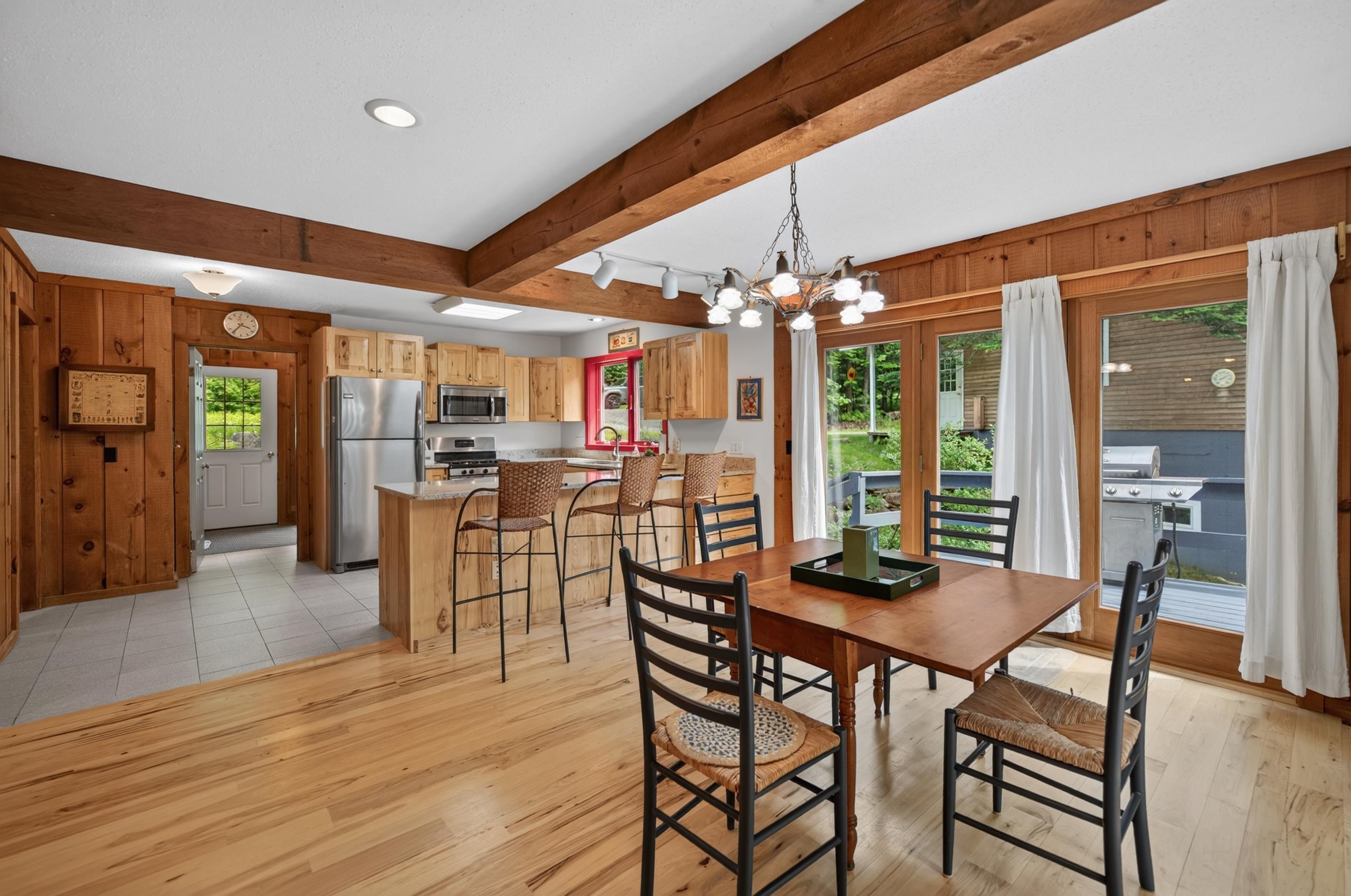 7 Tapping Tree Lane Property Photo 9