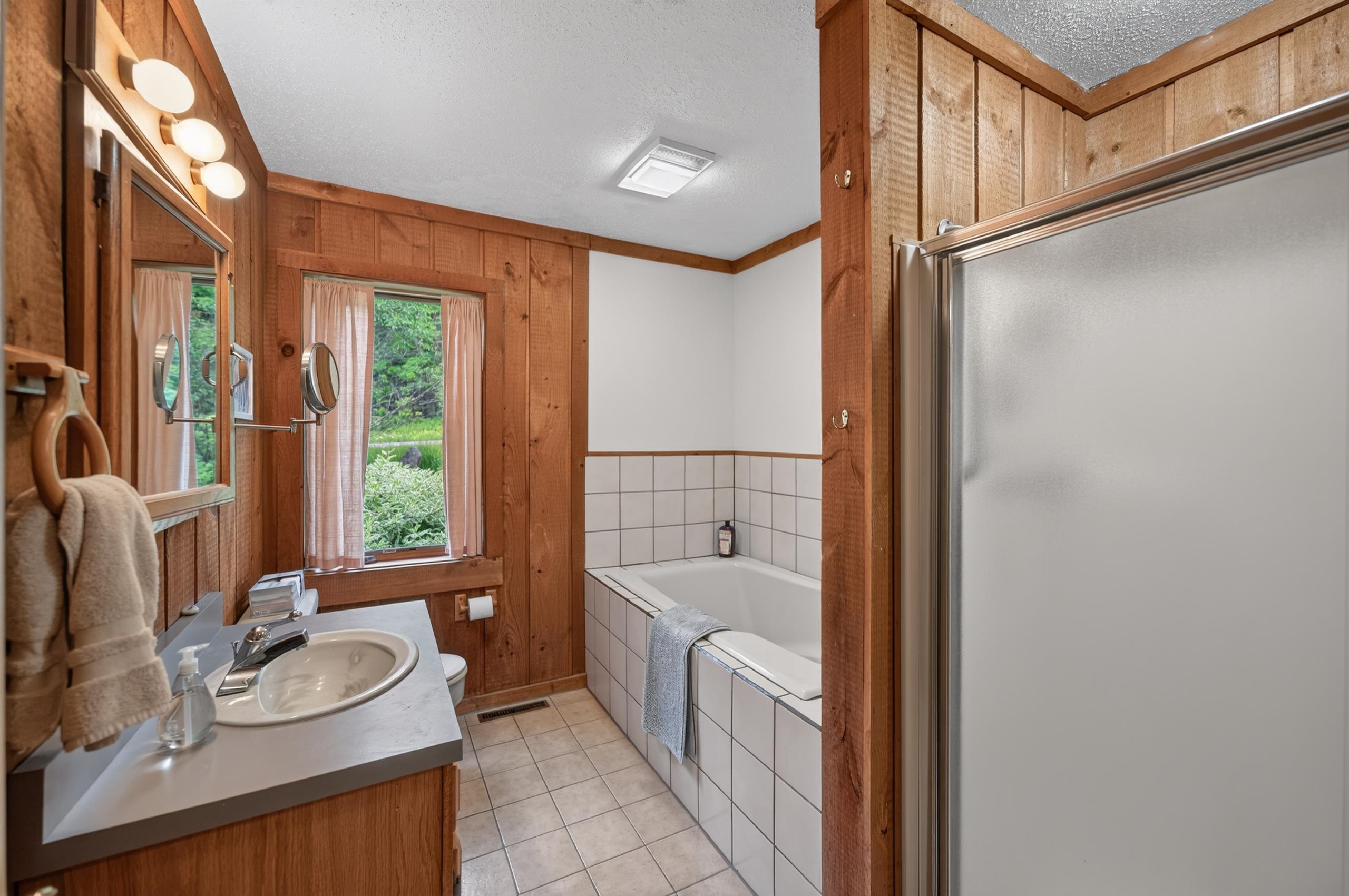 7 Tapping Tree Lane Property Photo 11