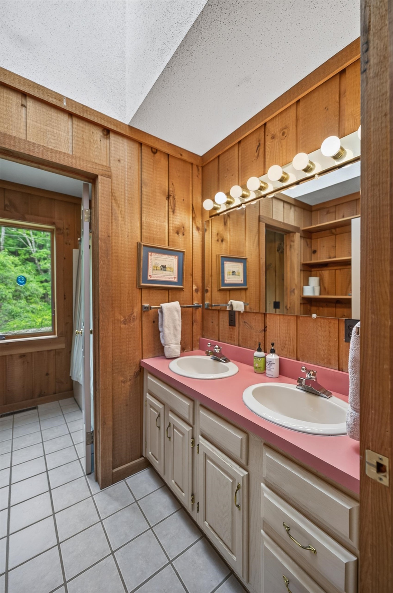 7 Tapping Tree Lane Property Photo 15