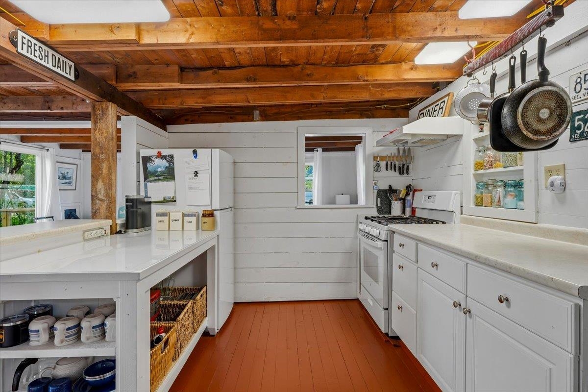 3302 Pond Road Property Photo 4