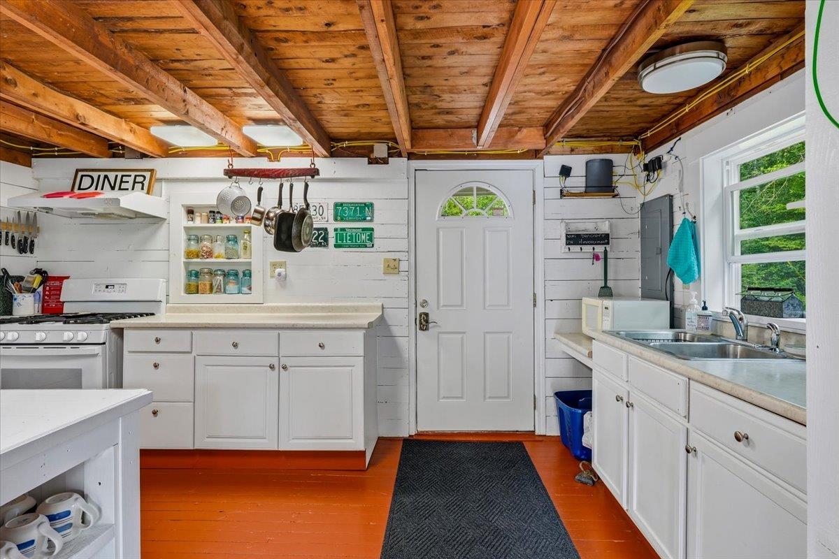3302 Pond Road Property Photo 5