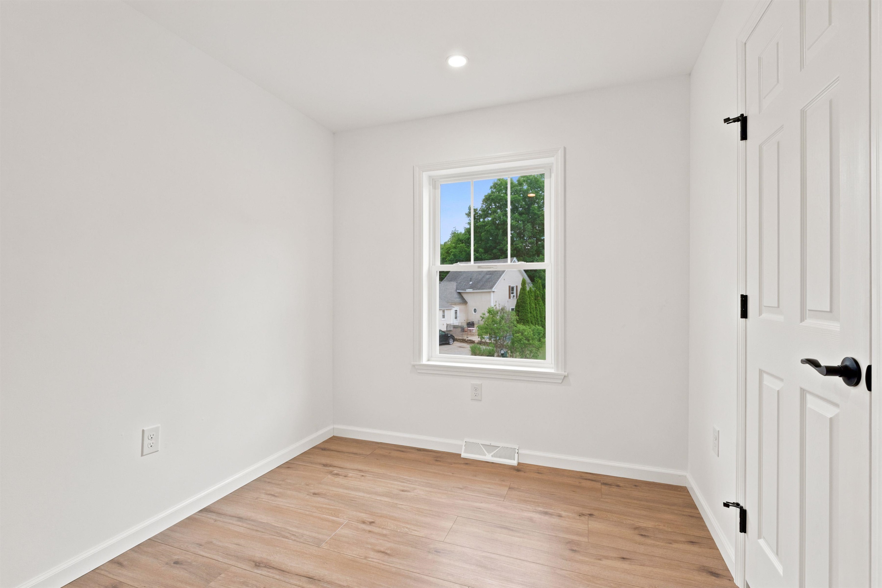 28 Cottage Place Property Photo 19