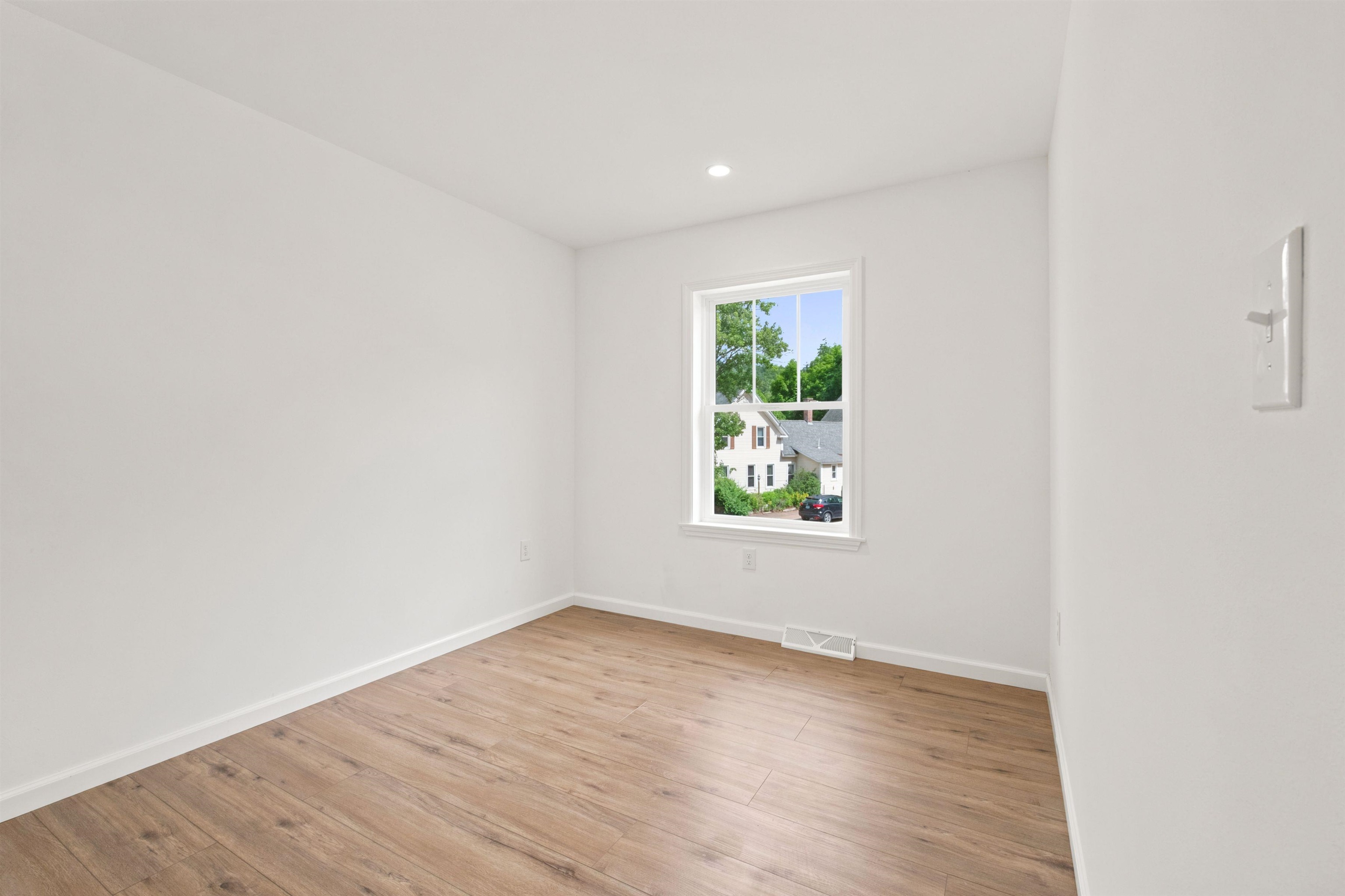 28 Cottage Place Property Photo 23