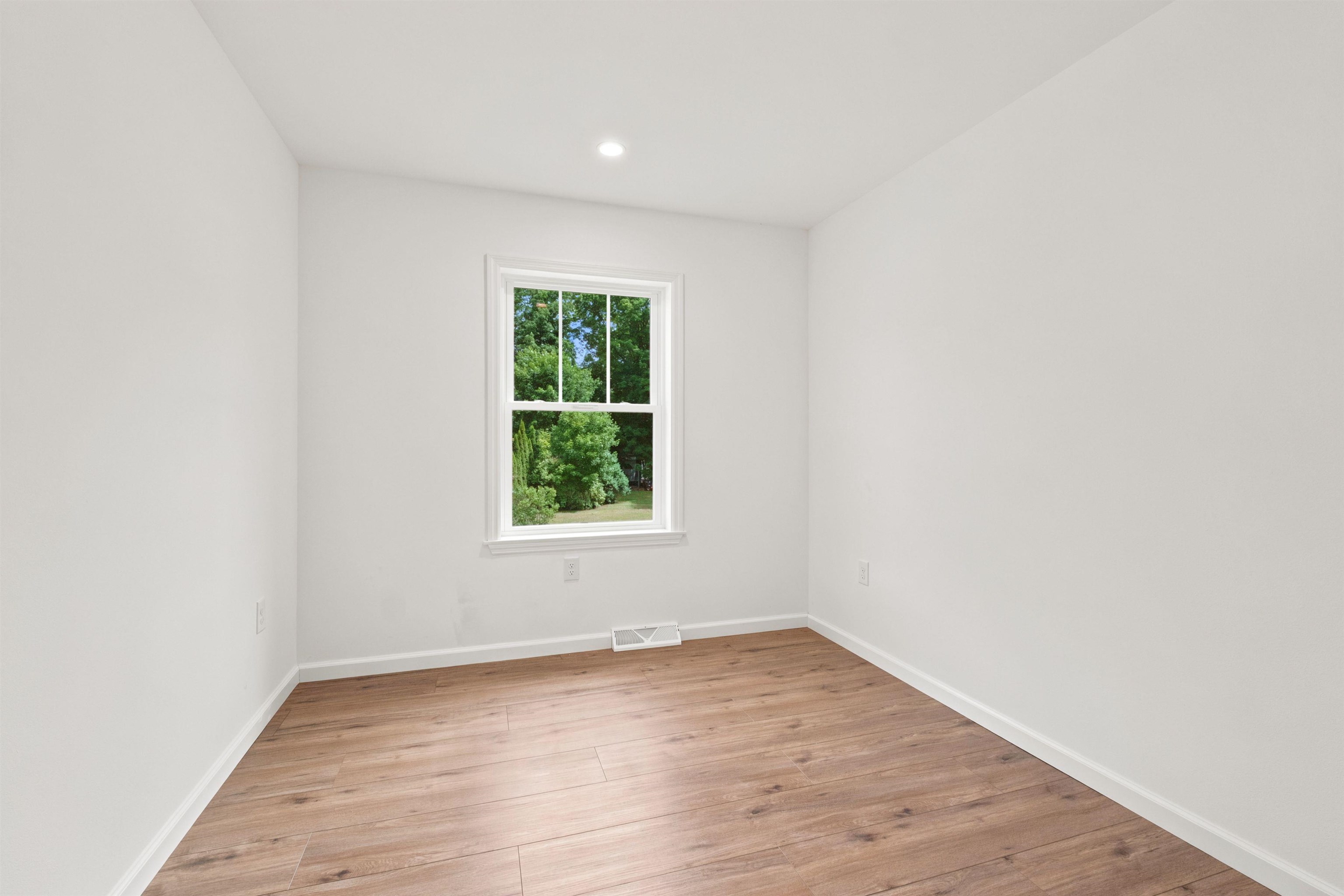 28 Cottage Place Property Photo 24