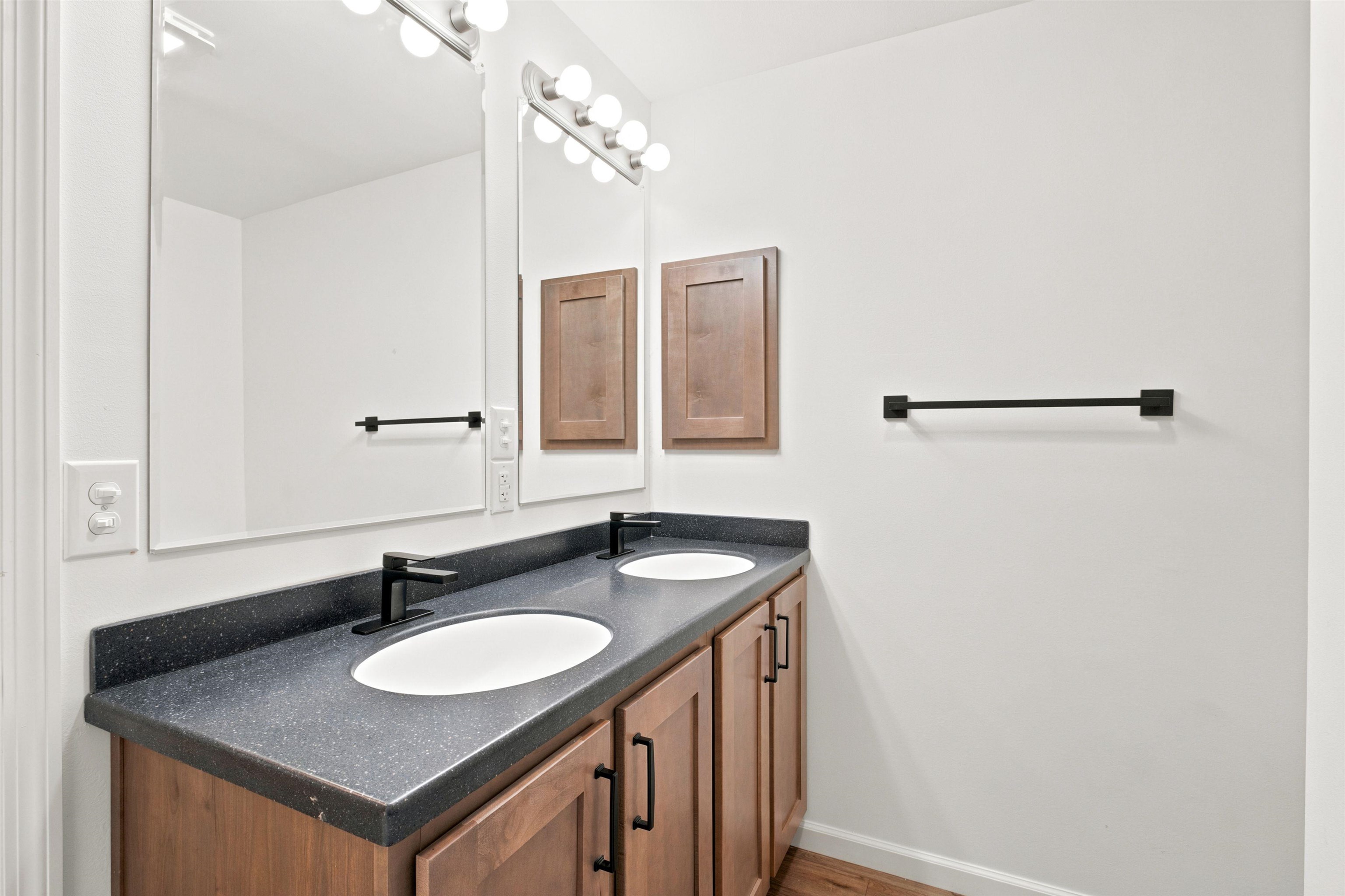 28 Cottage Place Property Photo 31