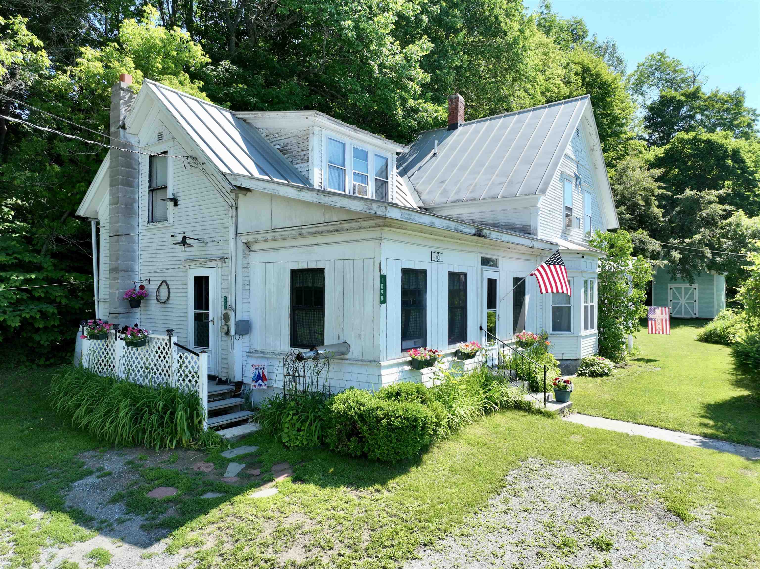 1098 Creamery Road Property Photo 2