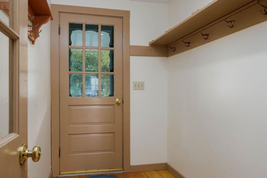 1051 Cross Road Property Photo 4
