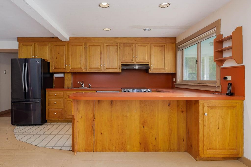 1051 Cross Road Property Photo 7