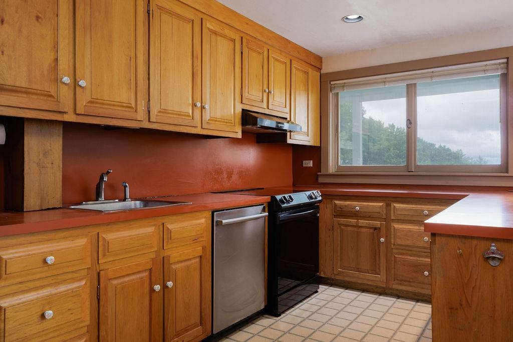 1051 Cross Road Property Photo 8