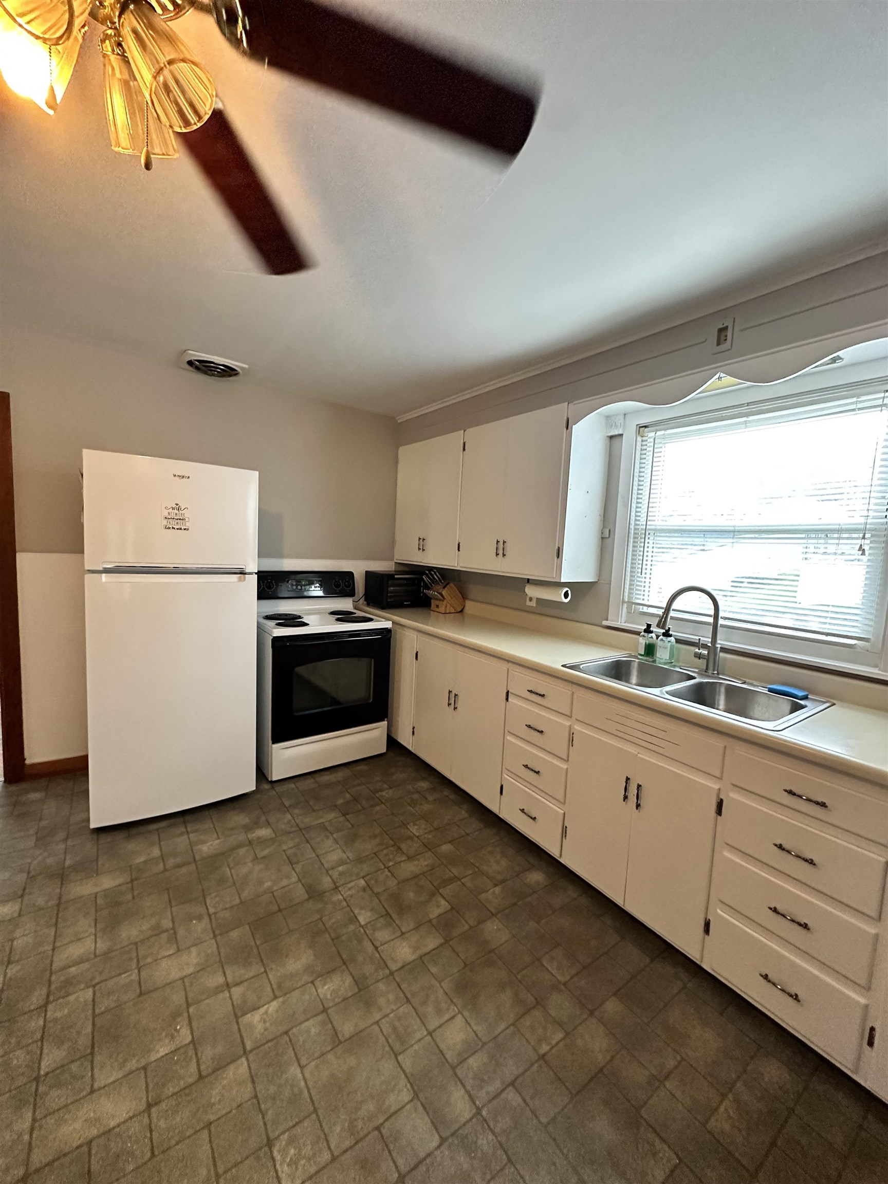 250 E Mason Street Property Photo 4
