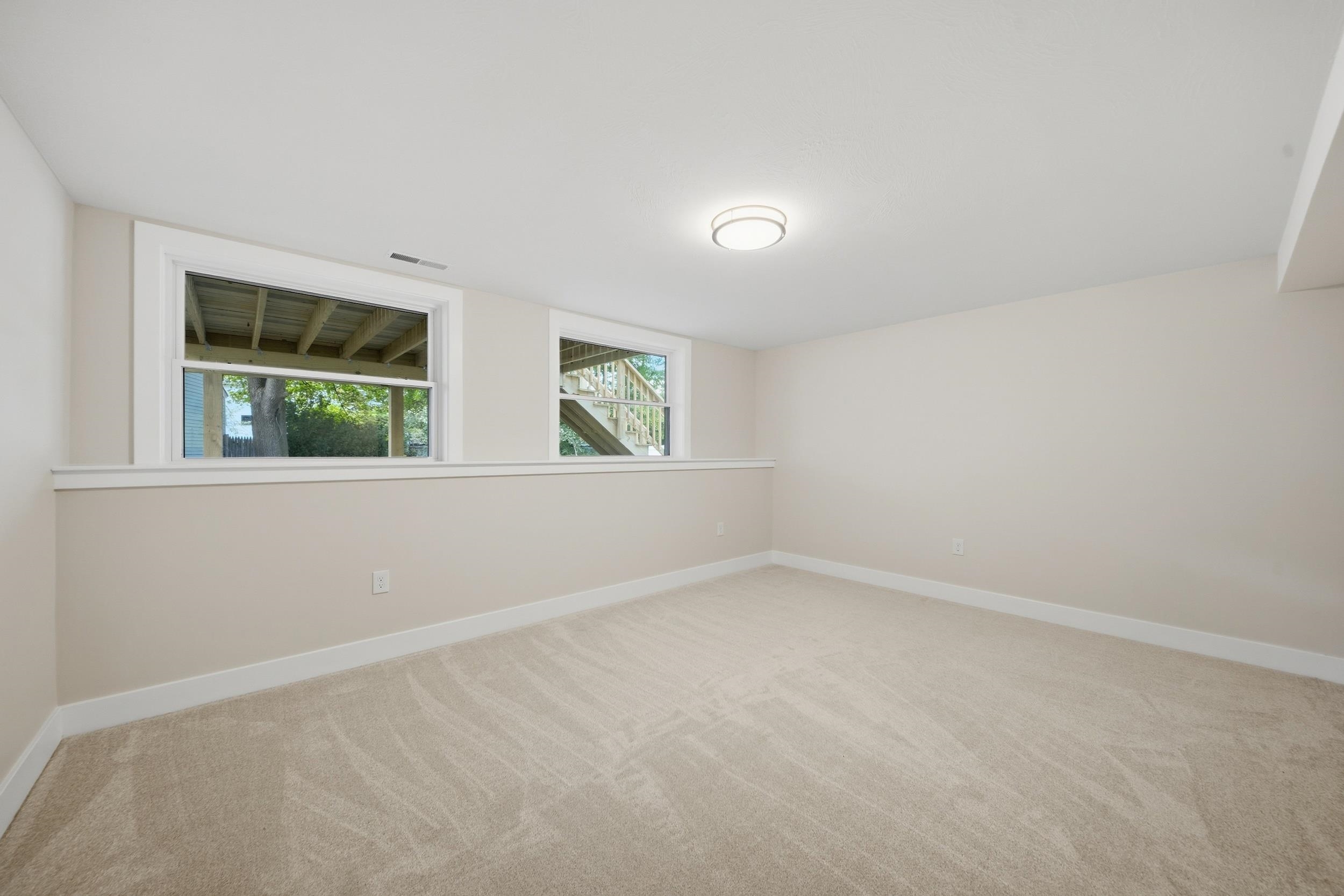 16 Manchester Street Property Photo 33