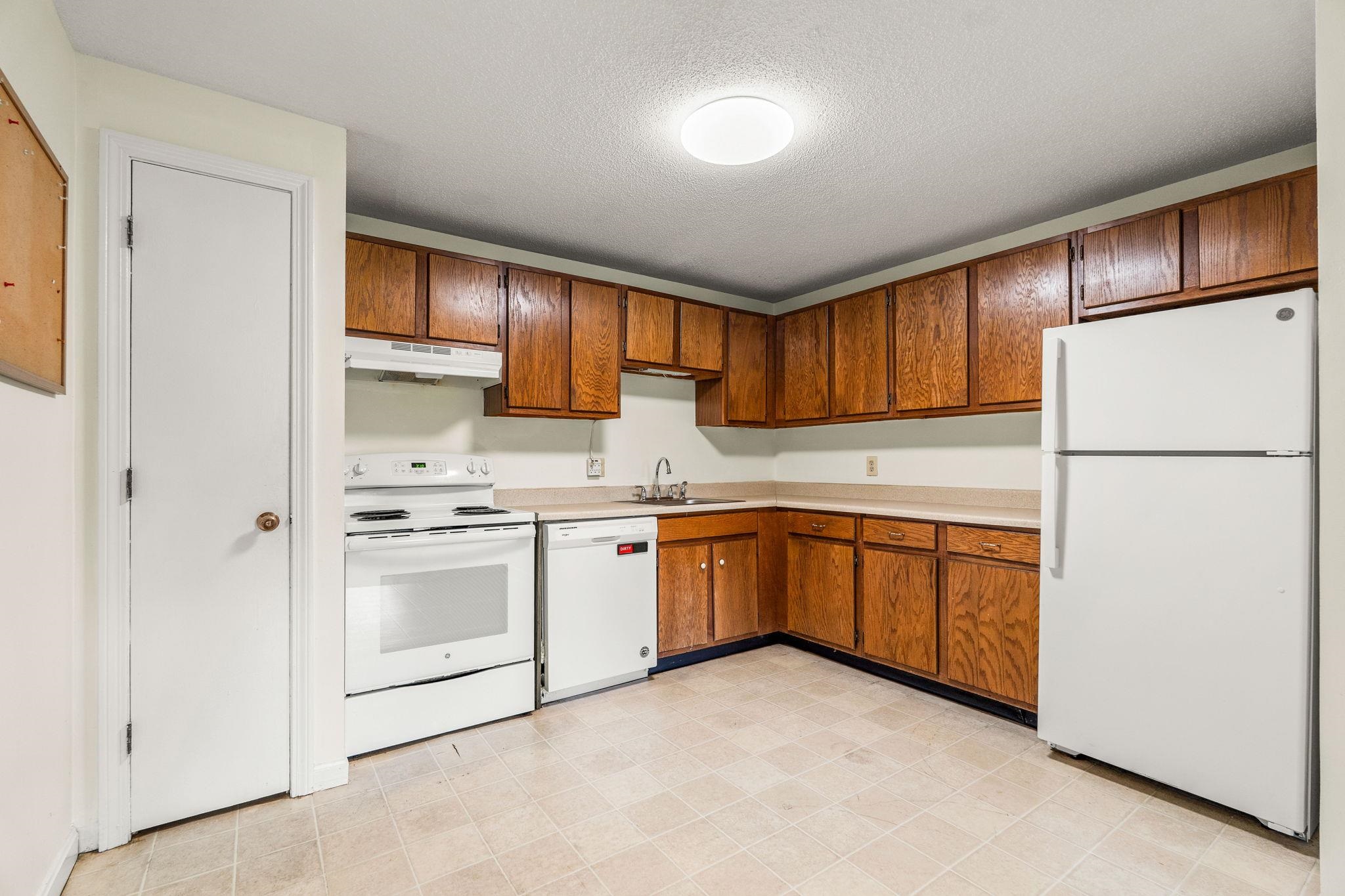 1202 White Cedar Boulevard Property Photo 7