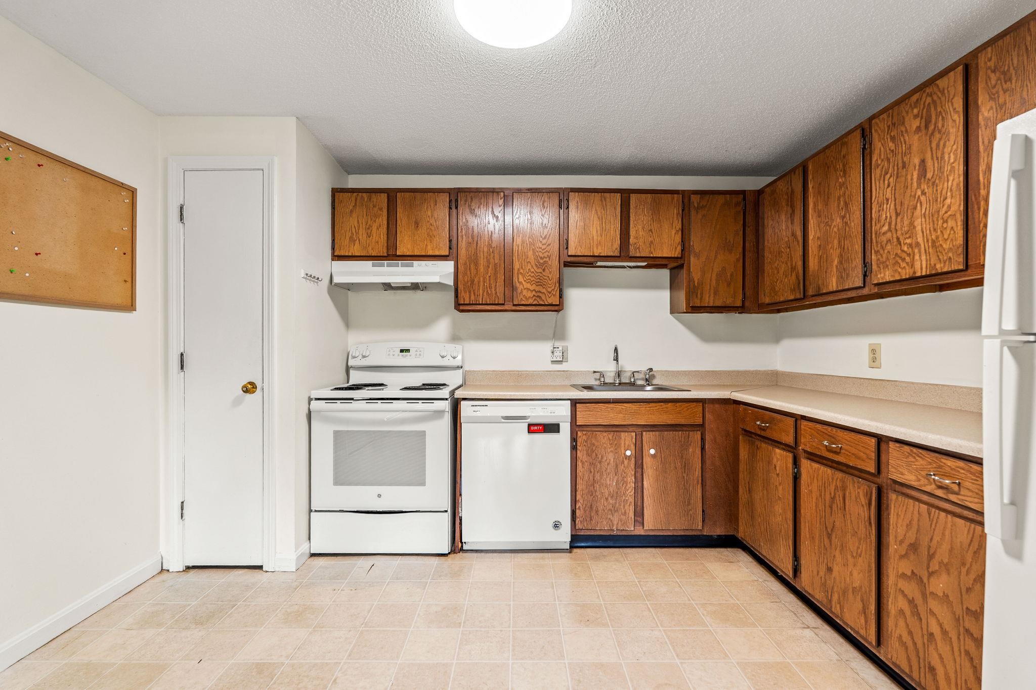 1202 White Cedar Boulevard Property Photo 8