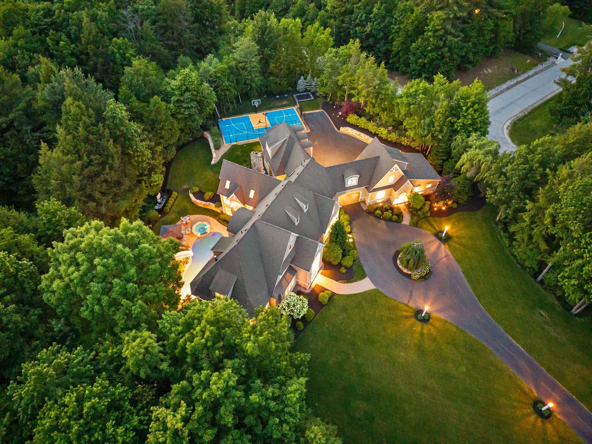 1 Willowbrook Court Property Photo 4