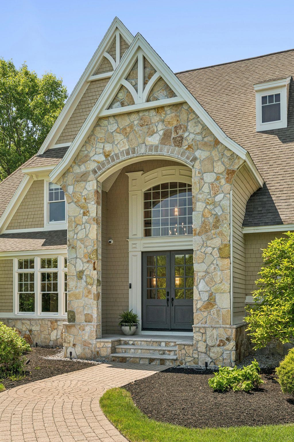 1 Willowbrook Court Property Photo 6