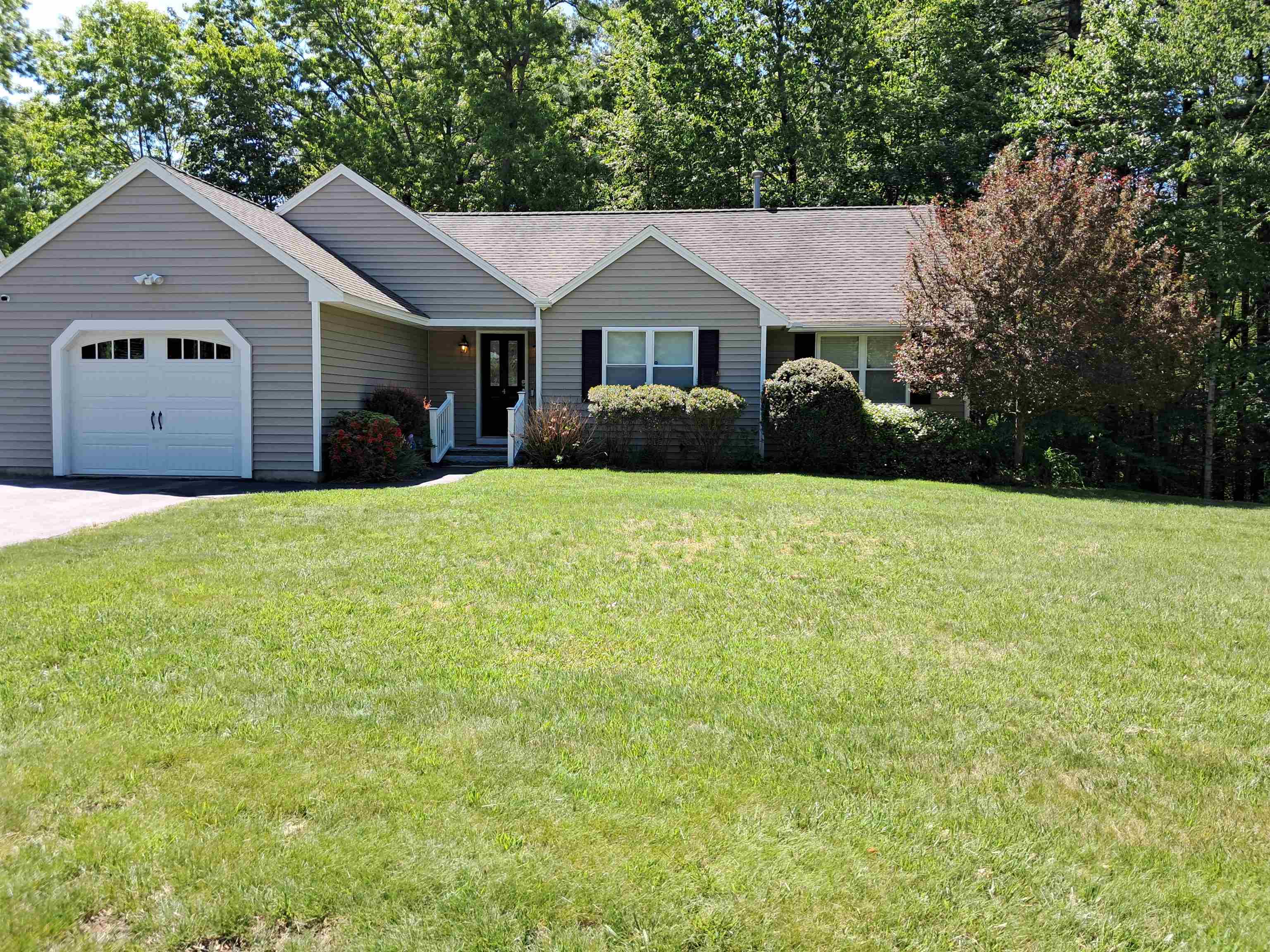4 Sterling Way Property Photo 1