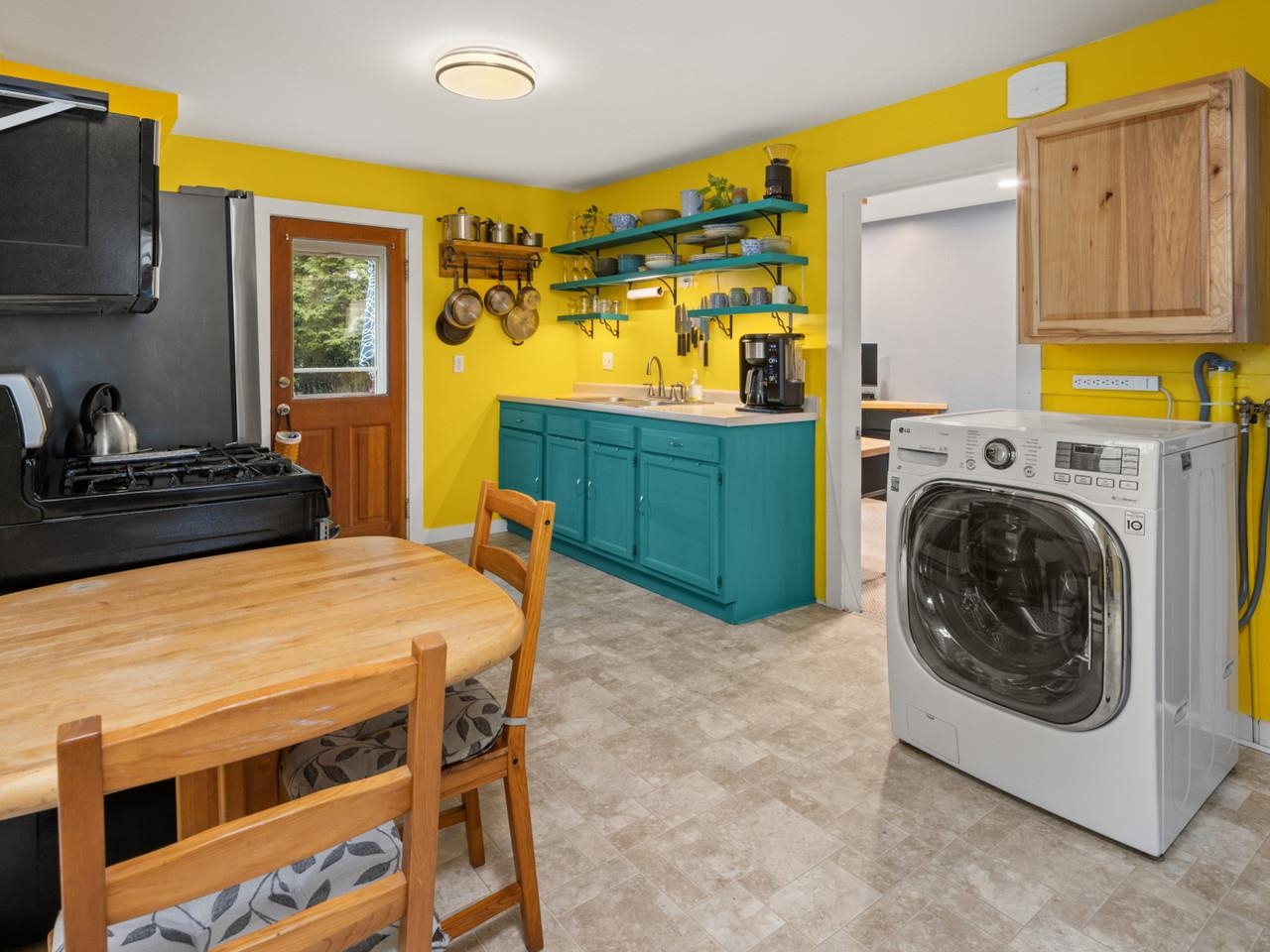 92 West Street Property Photo 6