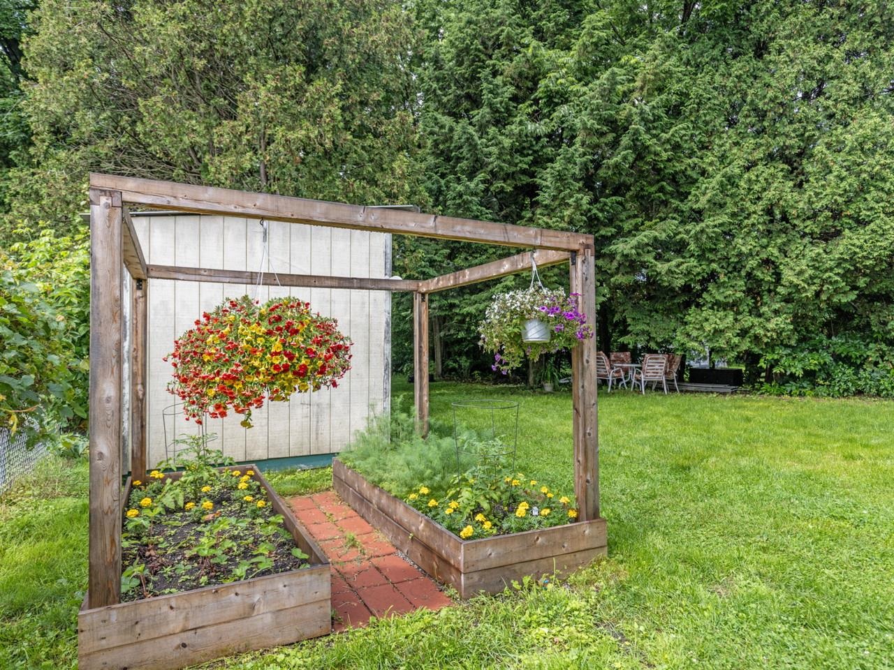 92 West Street Property Photo 17
