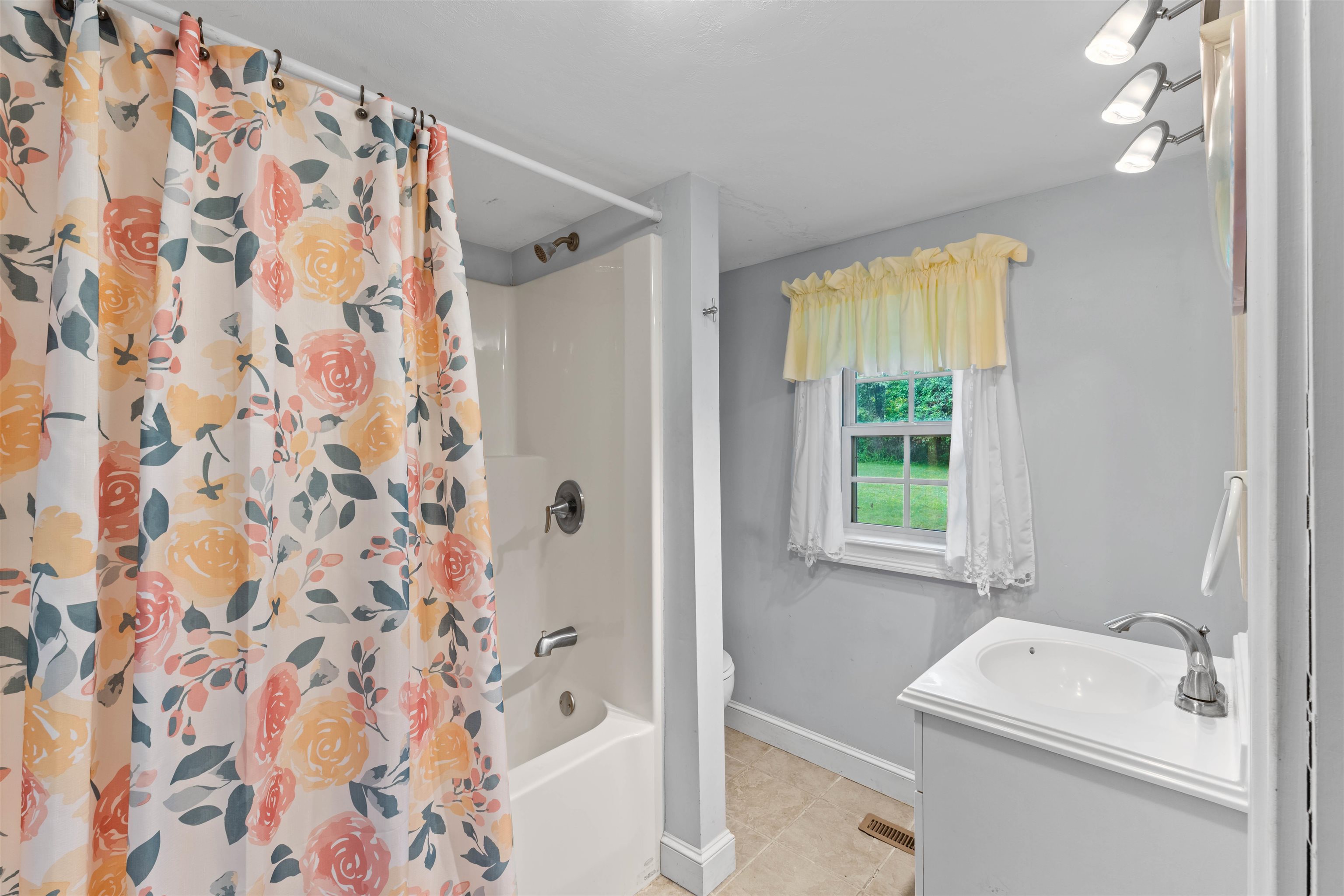 2478 Nh Route 16 Property Photo 10