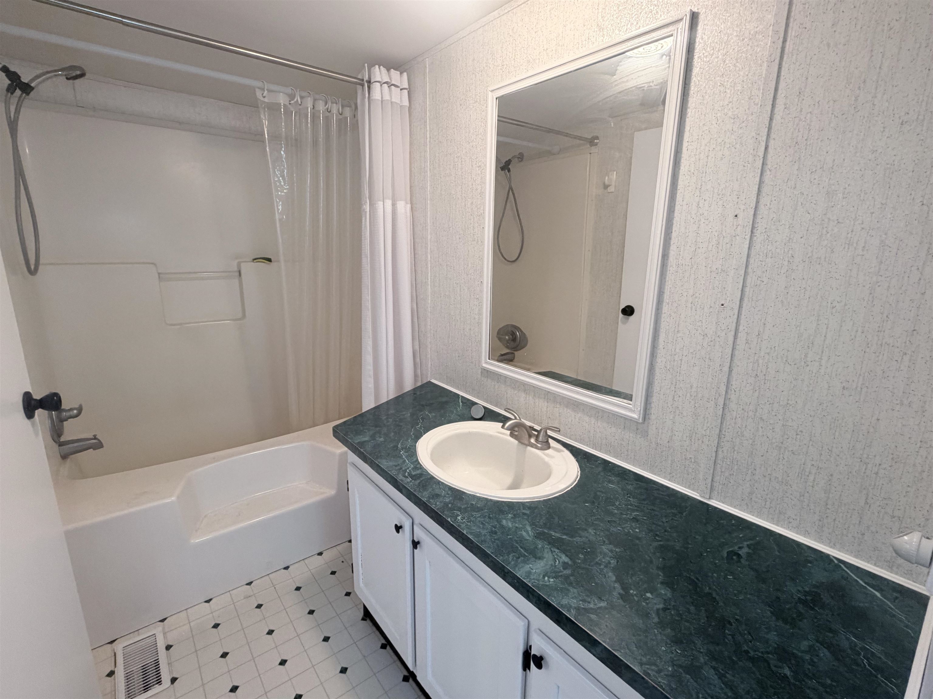19 Hilltop Manor Mobile Home Park Property Photo 13