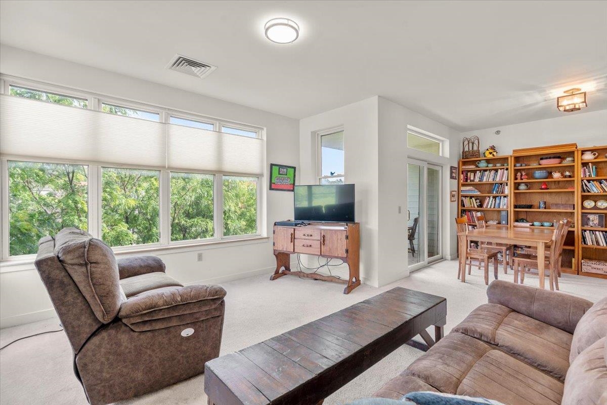 370 Farrell Street Property Photo 3