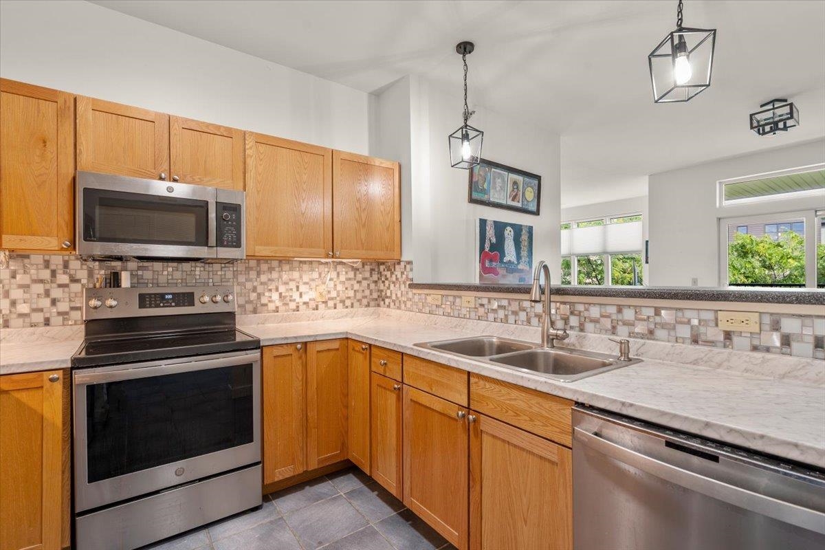 370 Farrell Street Property Photo 10