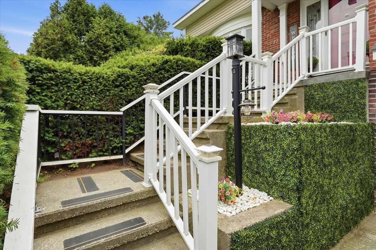 22 Redwood Terrace Property Photo 3