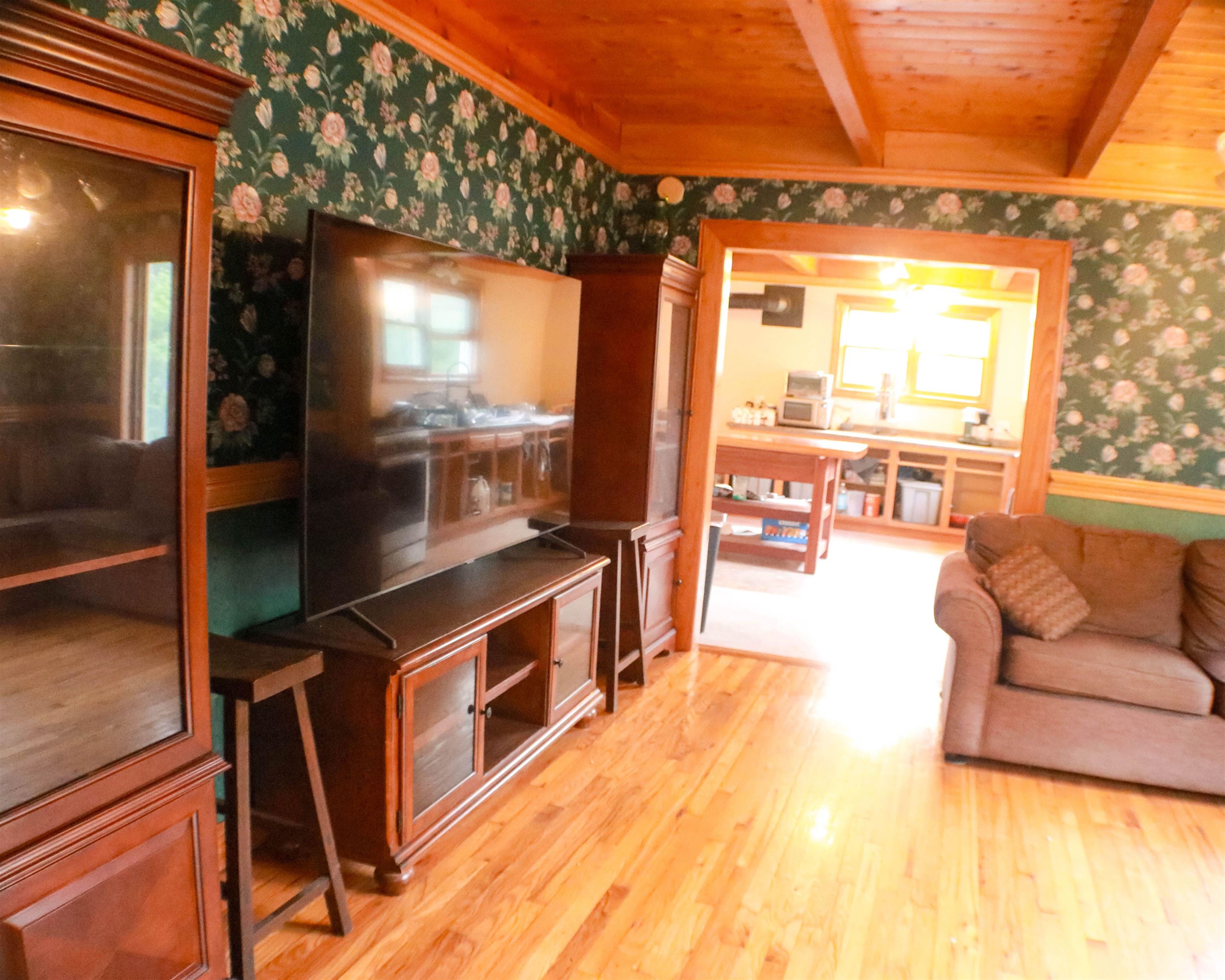 1081 Beaver Meadow Road Property Photo 8