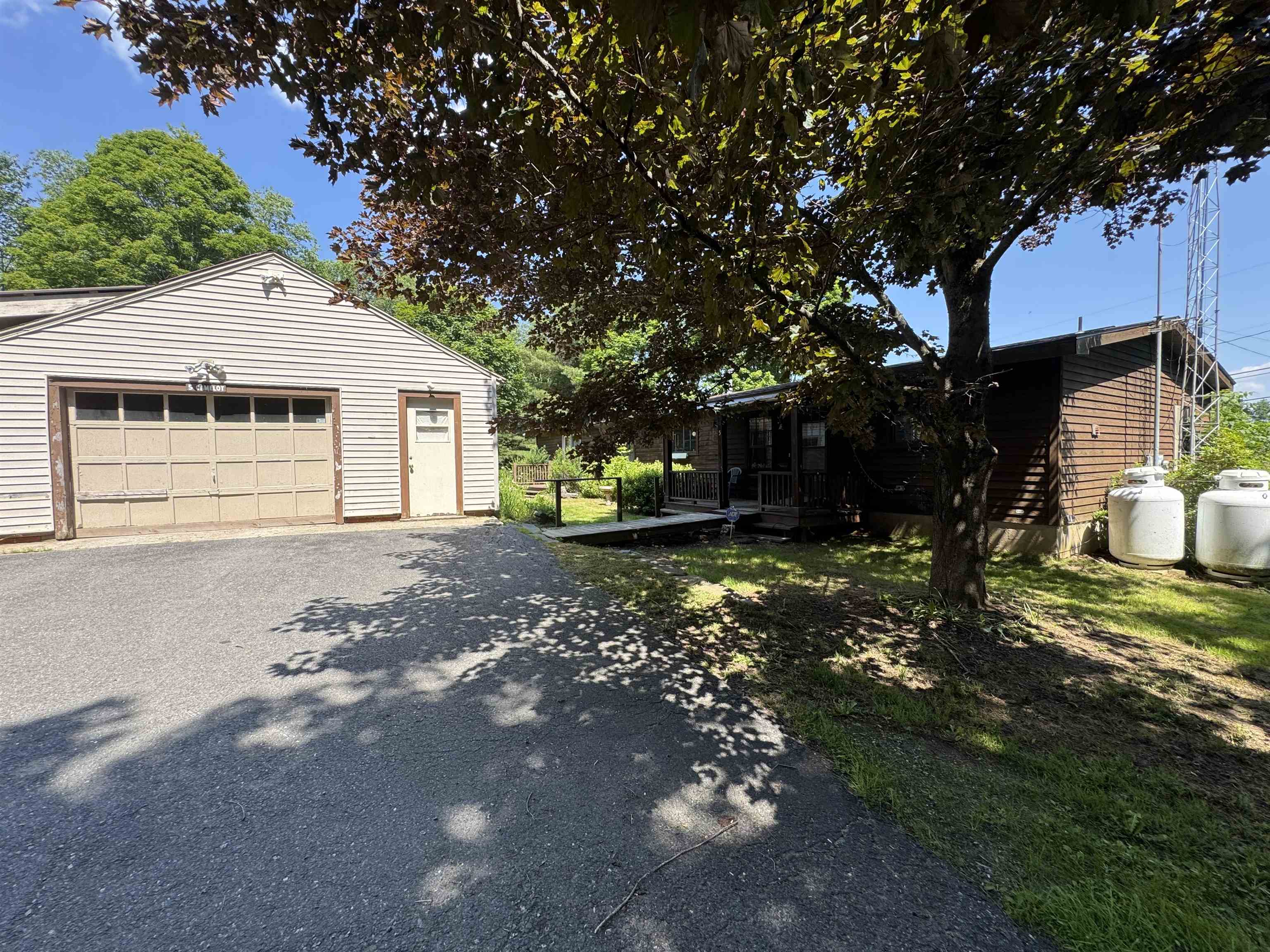 5 Camelot Drive Property Photo 2