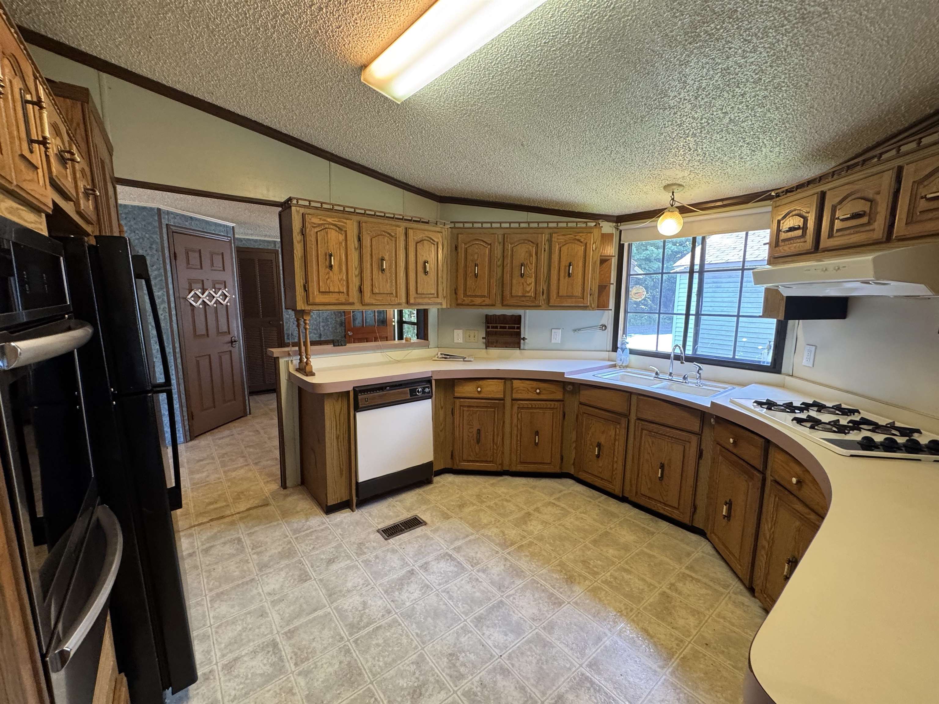 5 Camelot Drive Property Photo 12
