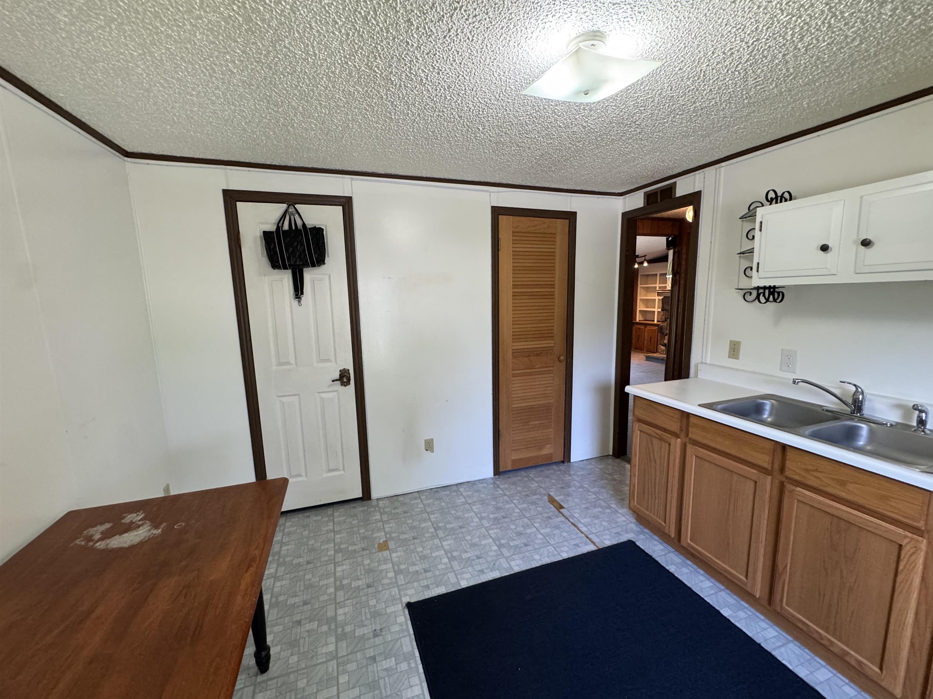 5 Camelot Drive Property Photo 29
