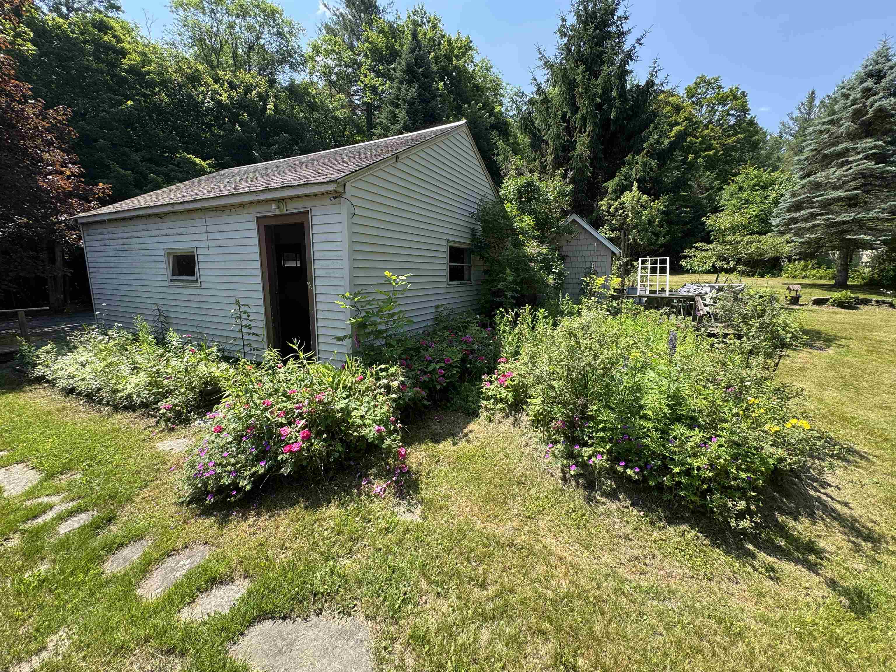 5 Camelot Drive Property Photo 42