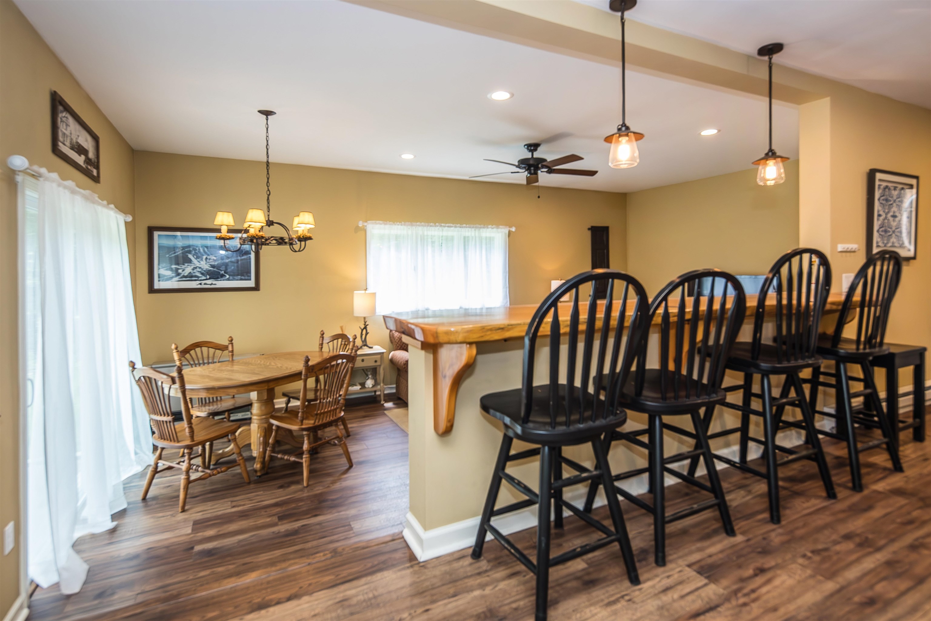 102 Spring Glen Property Photo 4