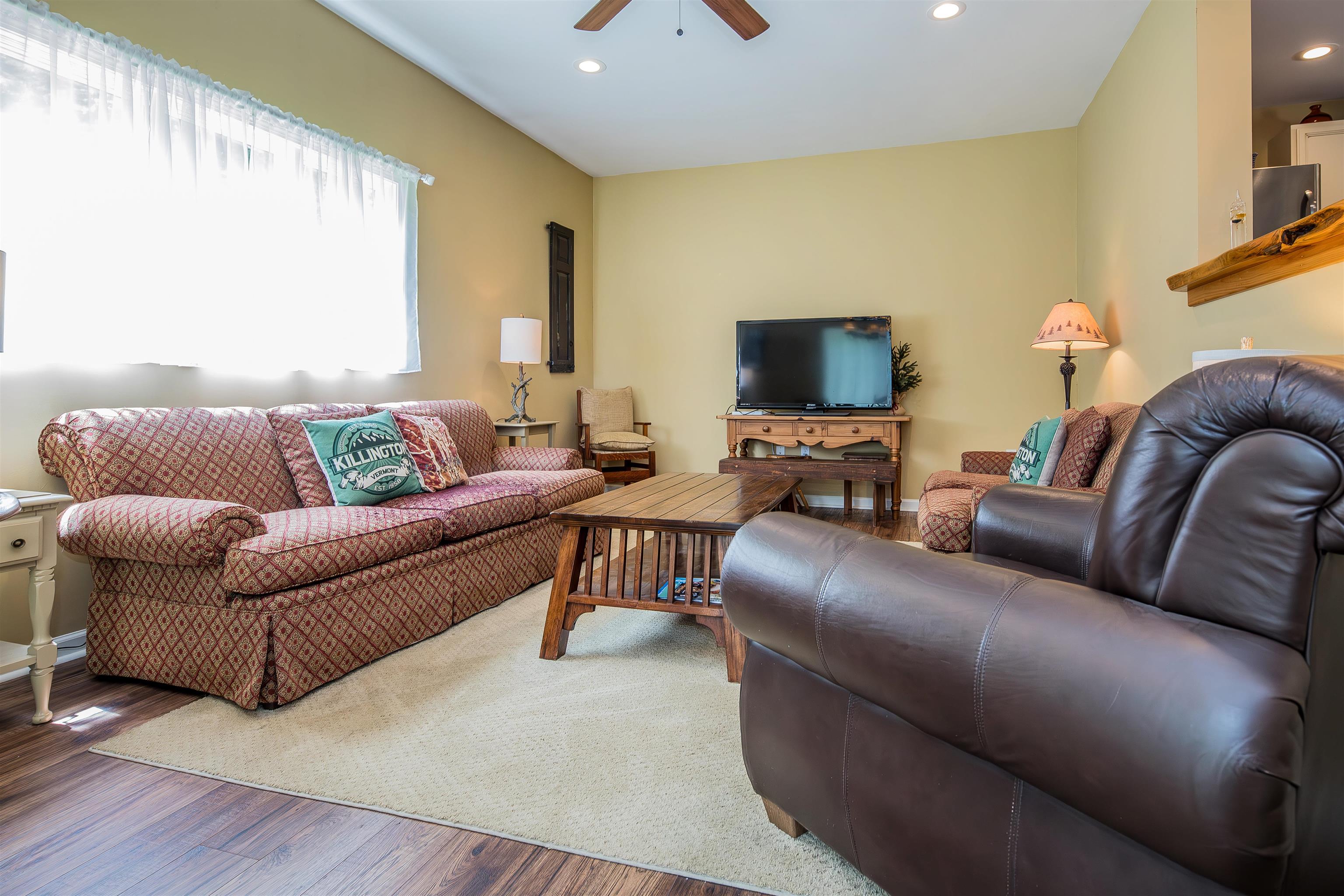 102 Spring Glen Property Photo 6
