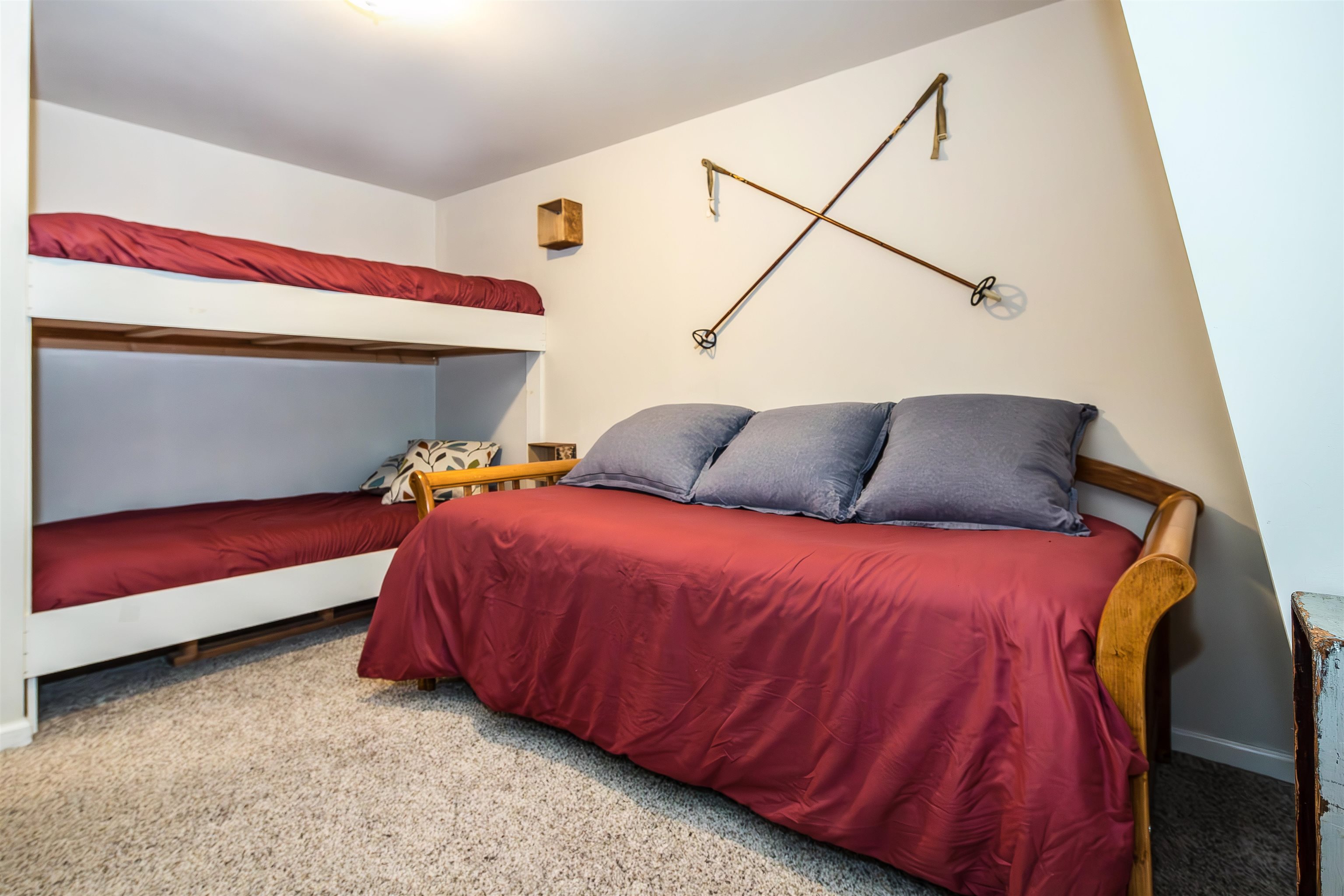 102 Spring Glen Property Photo 28