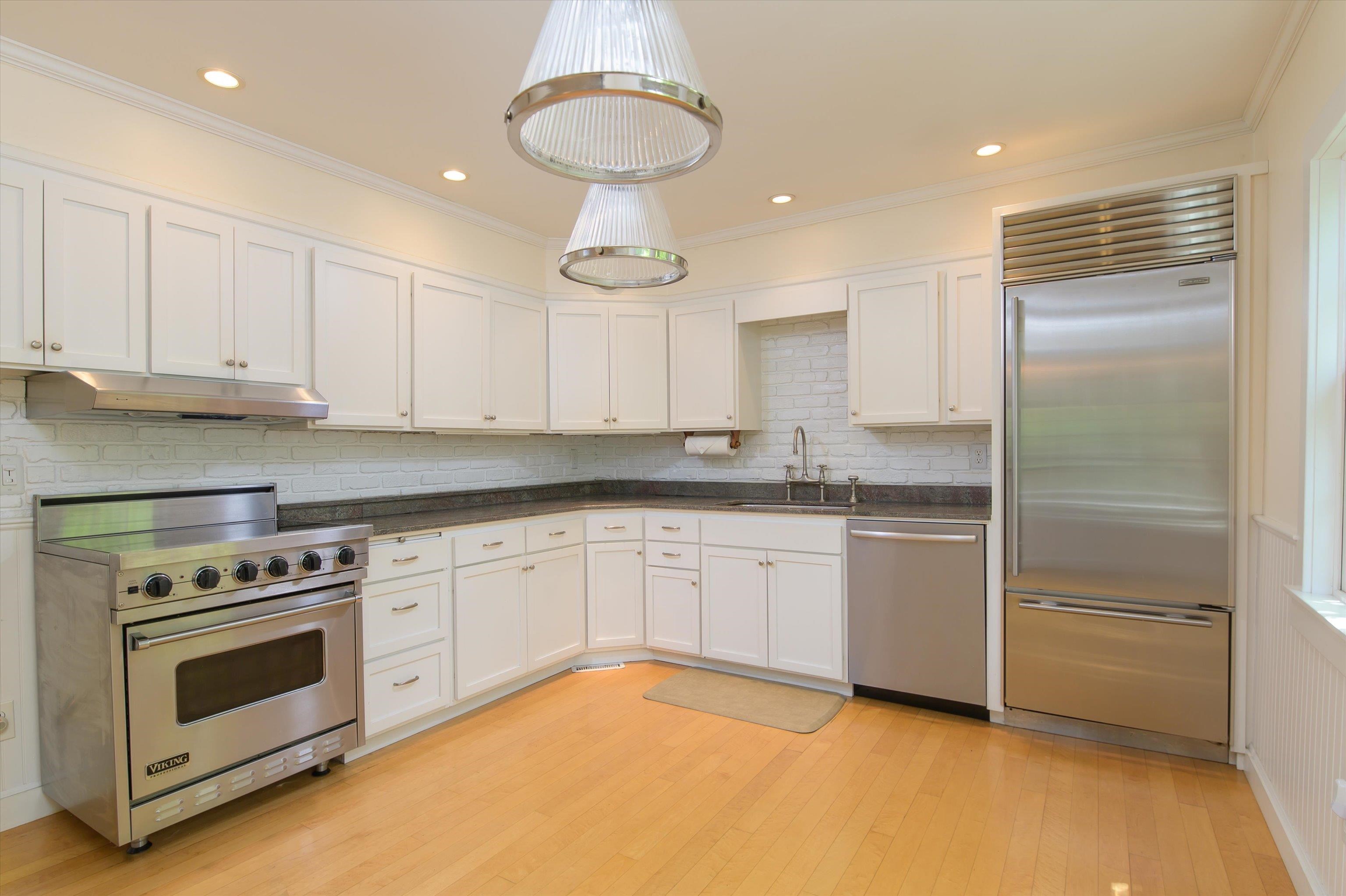 19 Lawridge Heights Property Photo 3