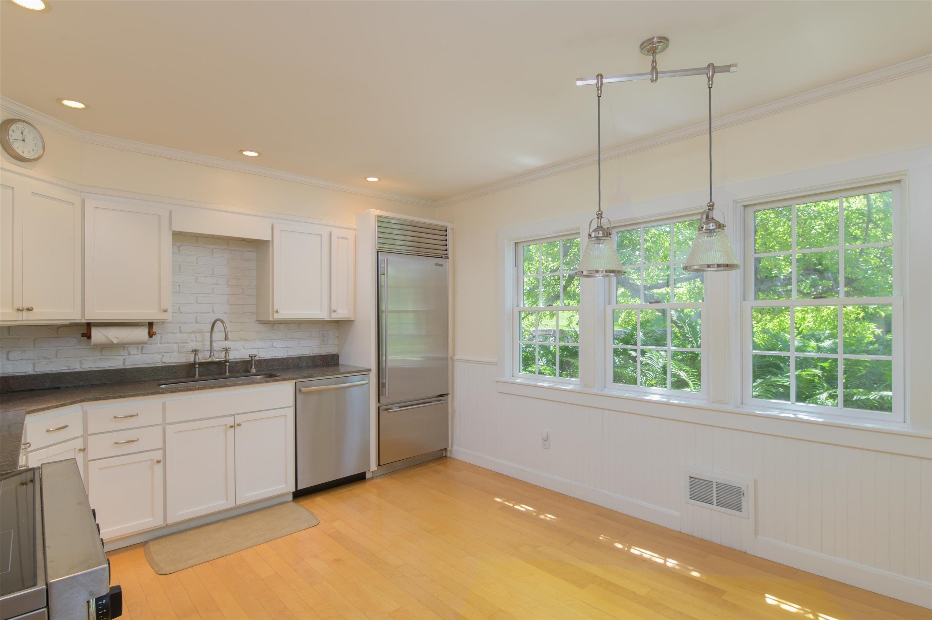 19 Lawridge Heights Property Photo 5