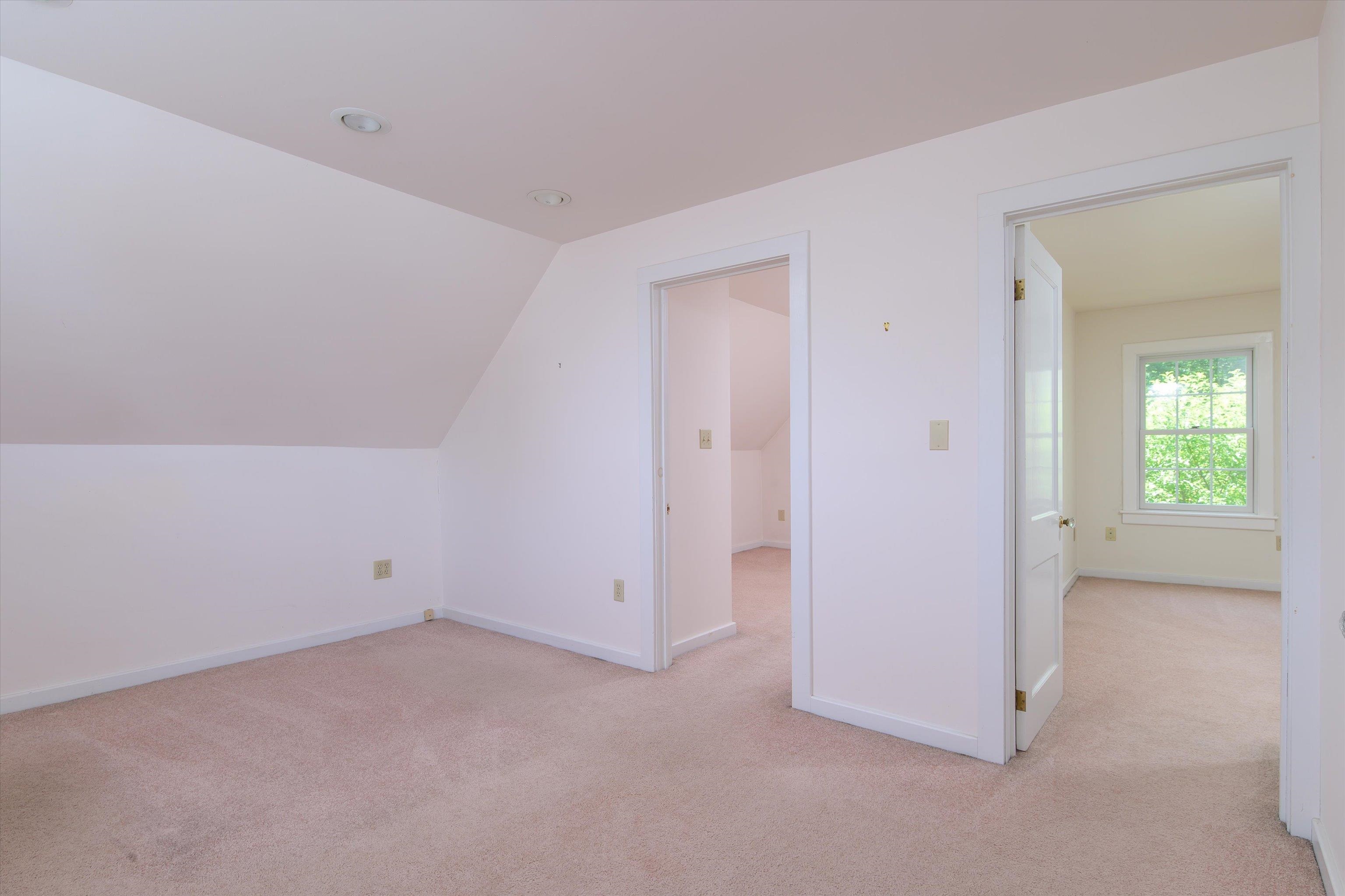 19 Lawridge Heights Property Photo 22