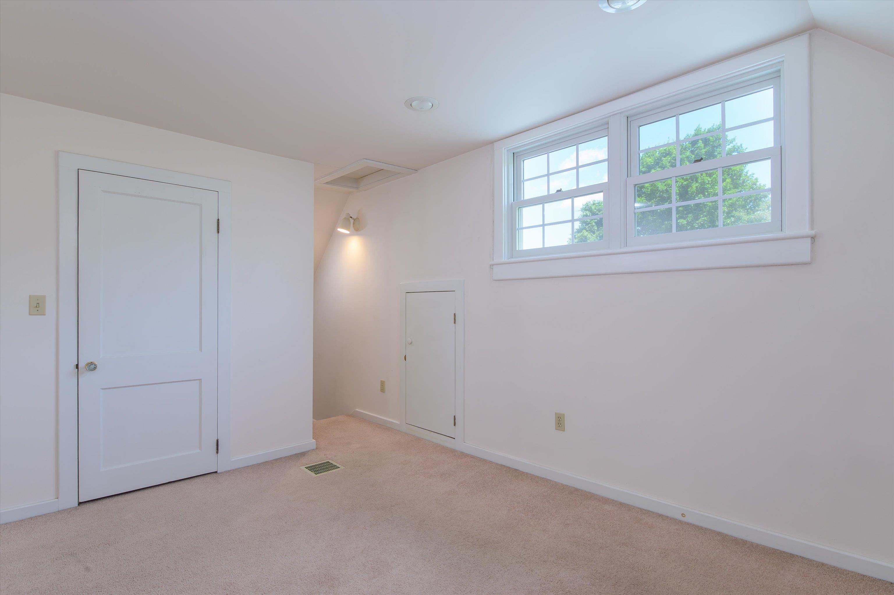 19 Lawridge Heights Property Photo 23