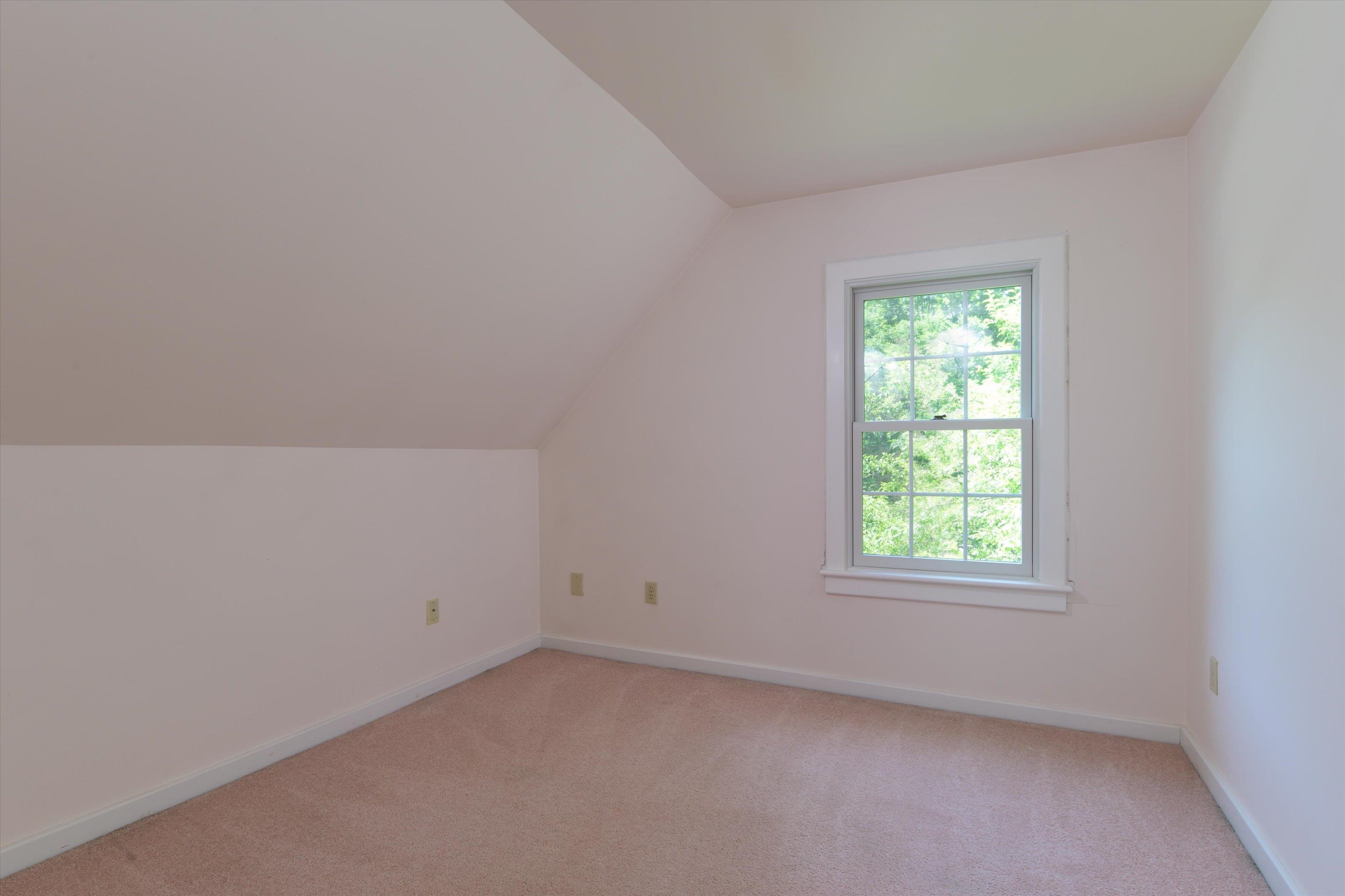 19 Lawridge Heights Property Photo 24