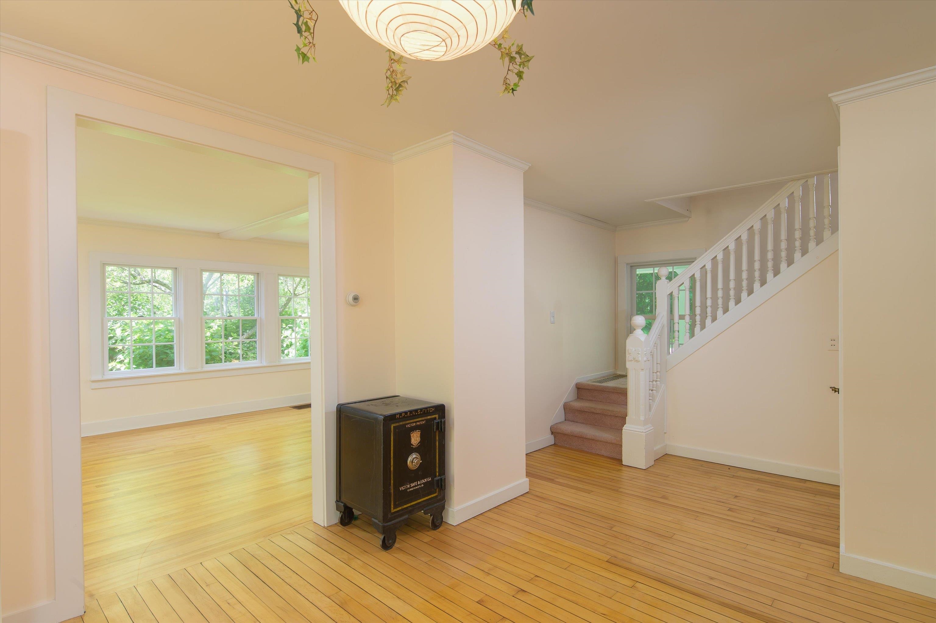 19 Lawridge Heights Property Photo 25