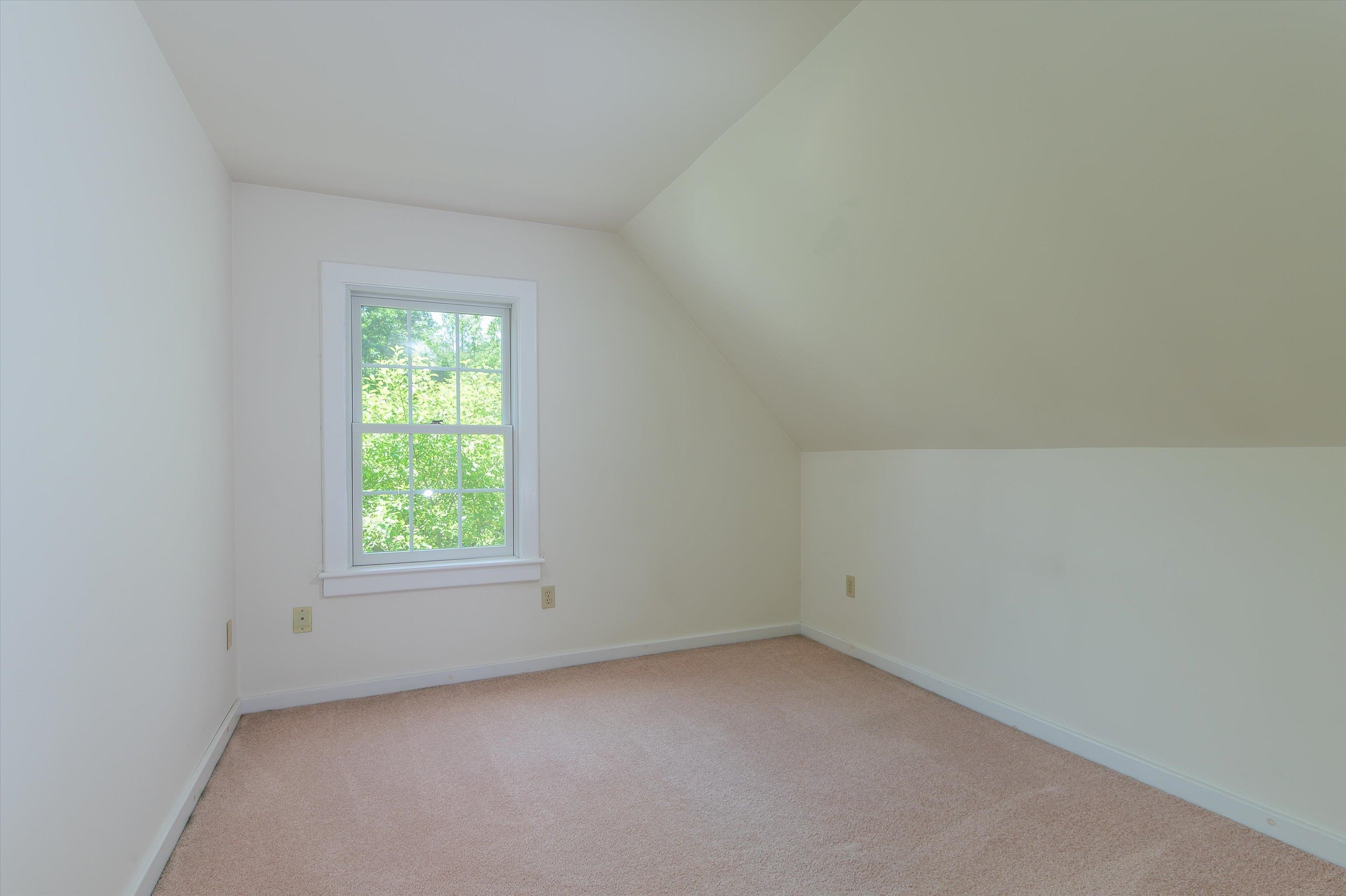 19 Lawridge Heights Property Photo 26
