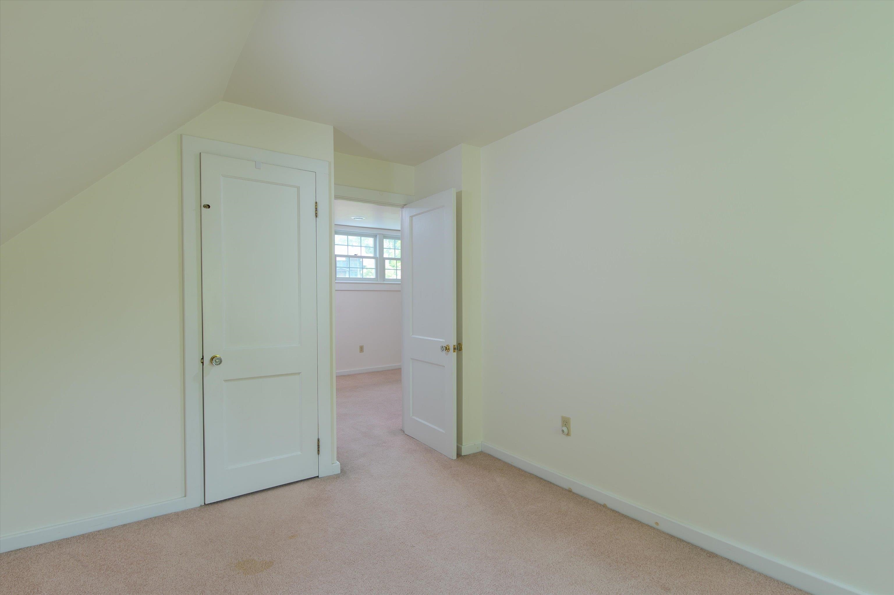 19 Lawridge Heights Property Photo 27