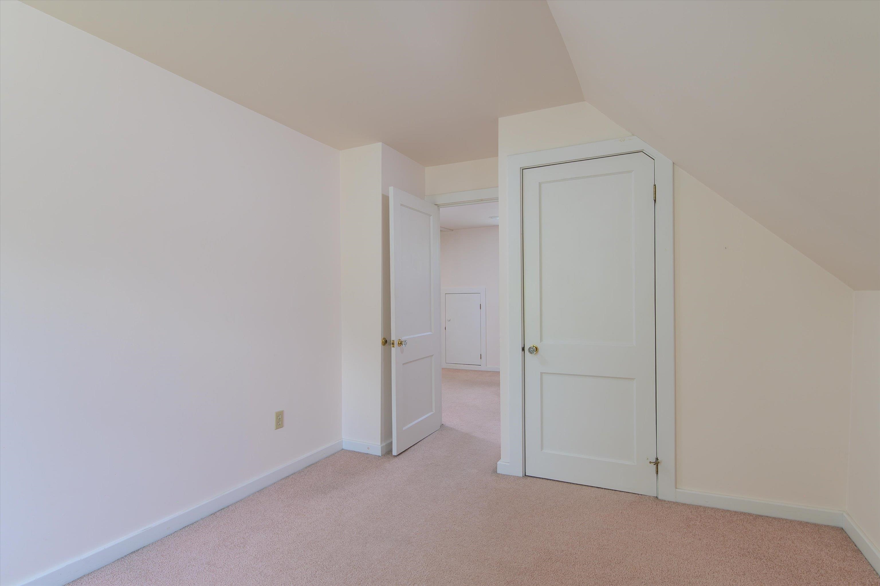 19 Lawridge Heights Property Photo 29