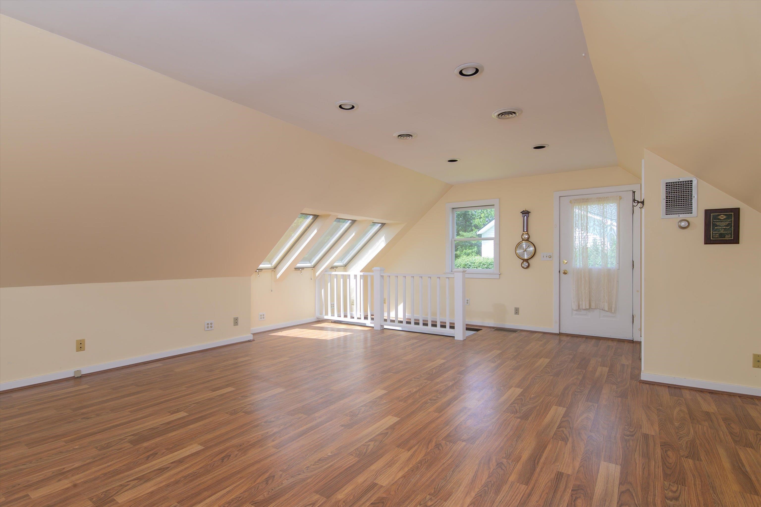 19 Lawridge Heights Property Photo 31
