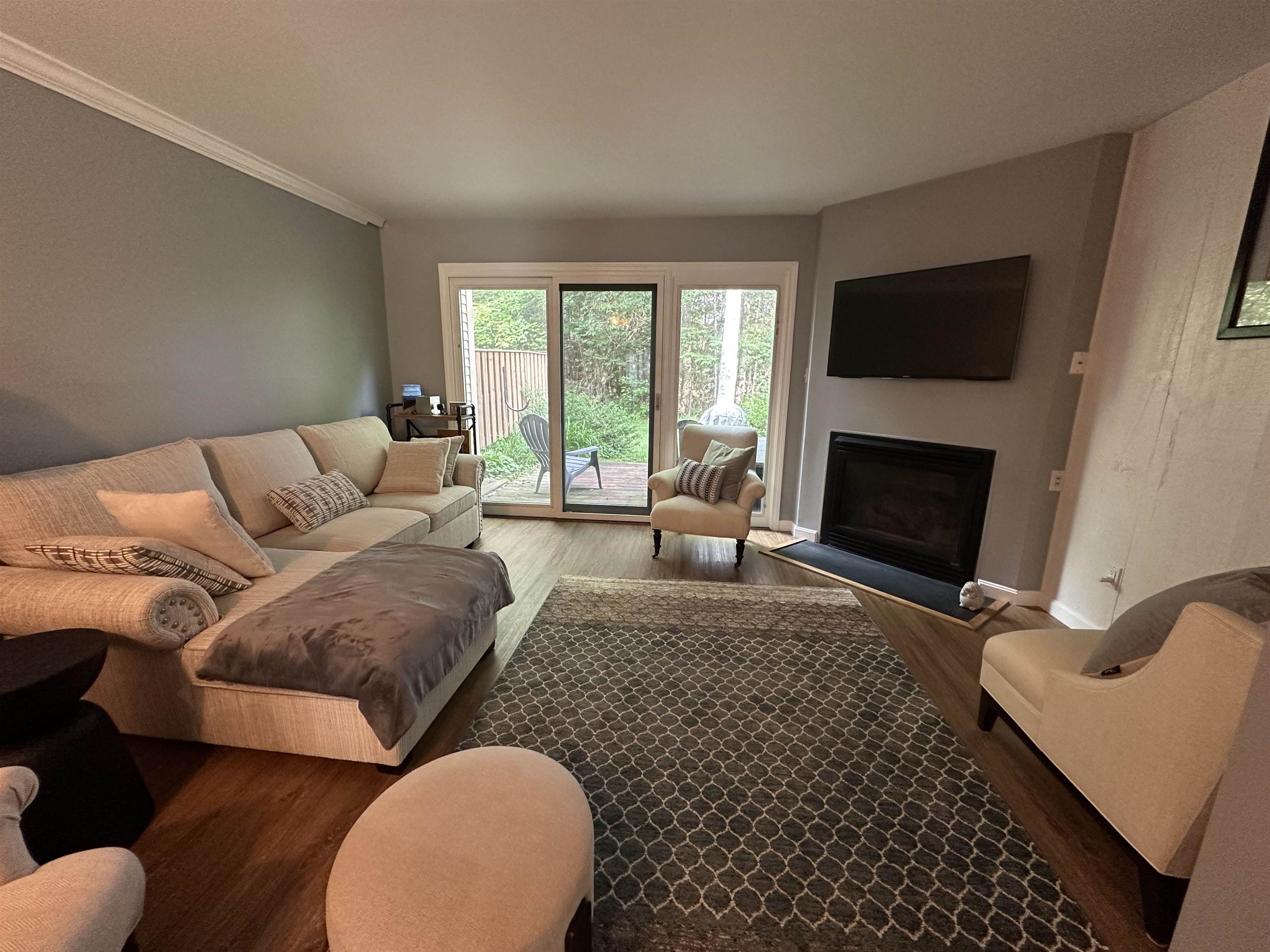 47 Windsor Hill Way Property Photo 3