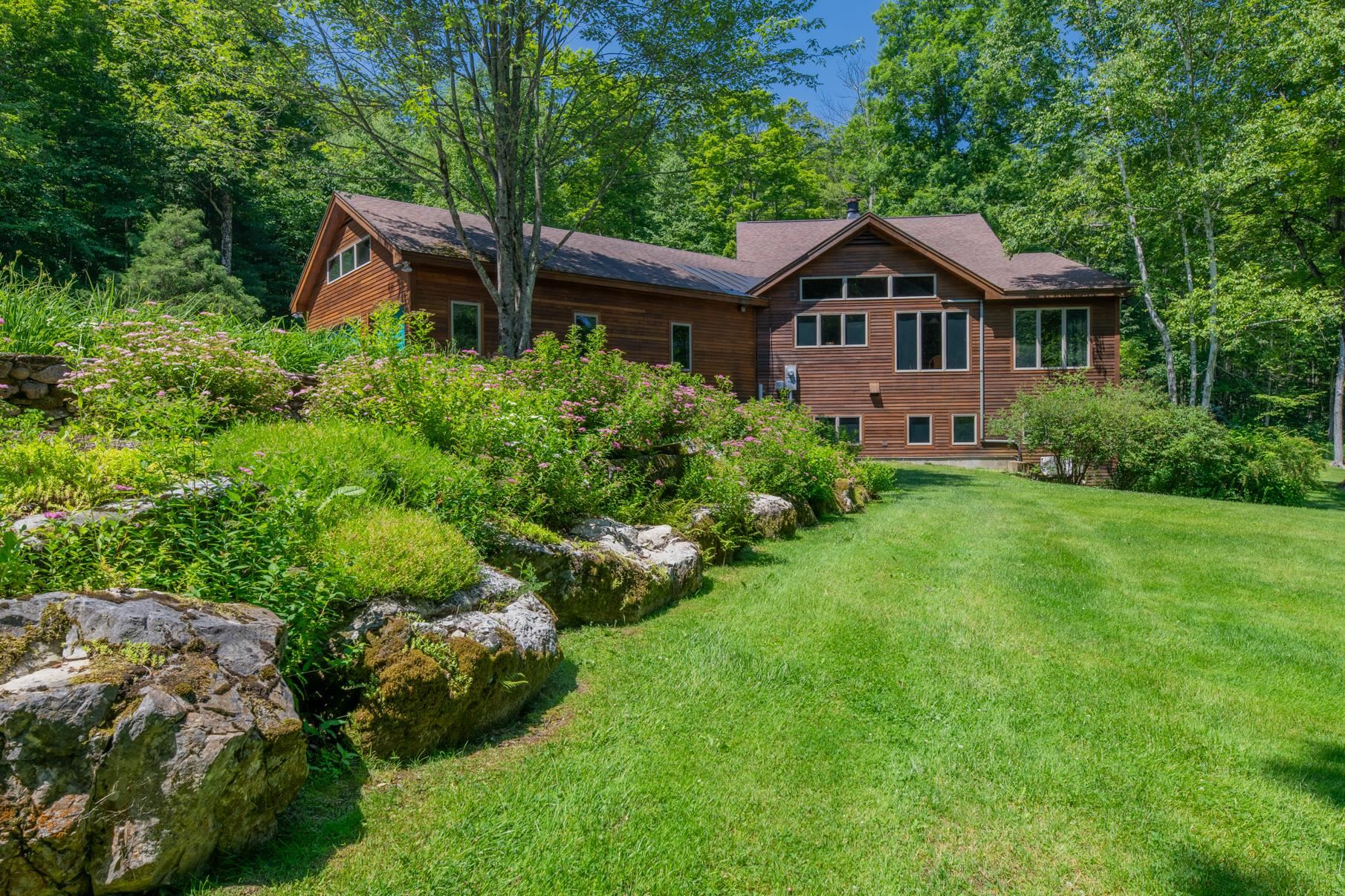 84 Frost Pond Road Property Photo 2