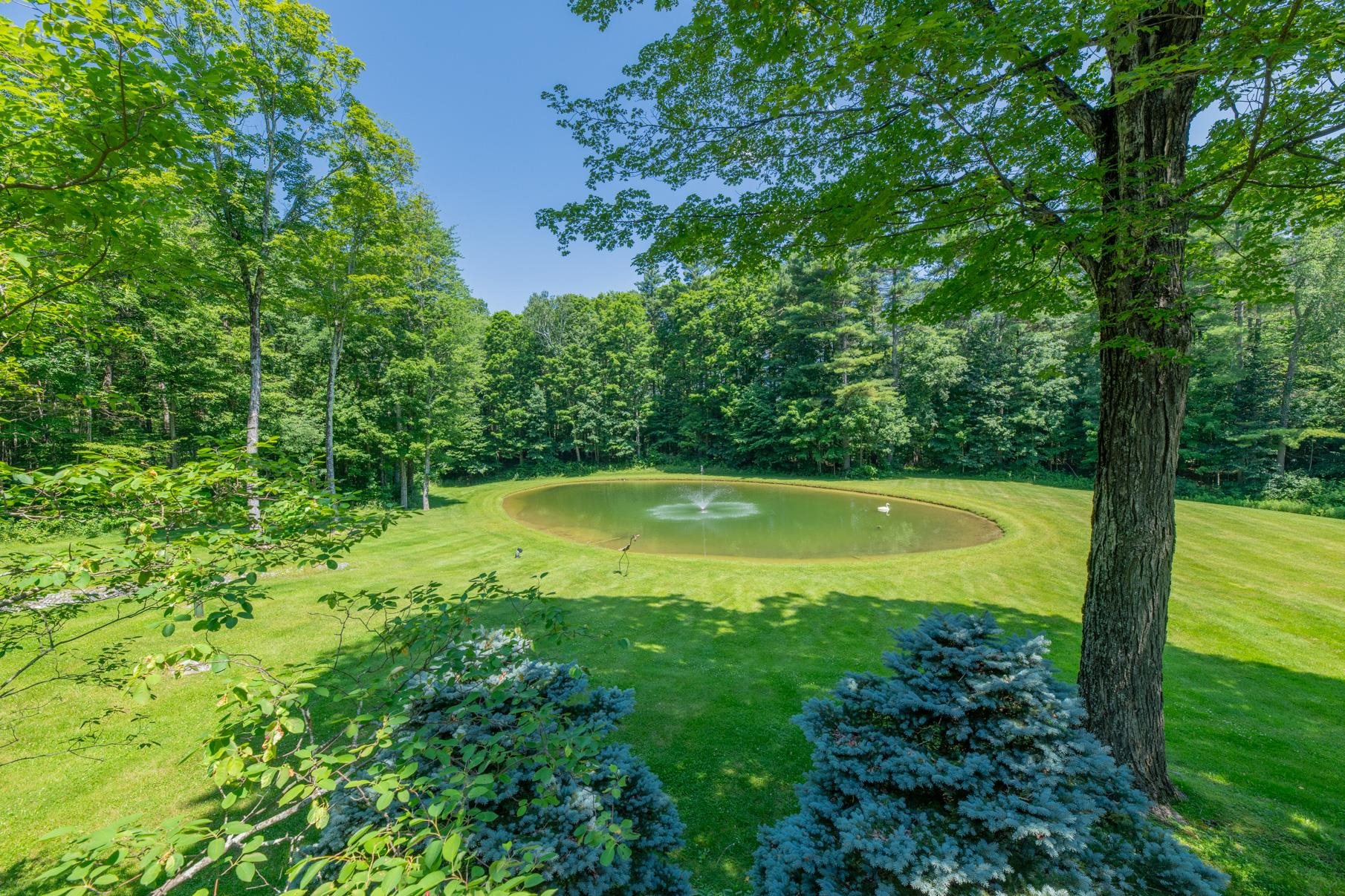 84 Frost Pond Road Property Photo 4